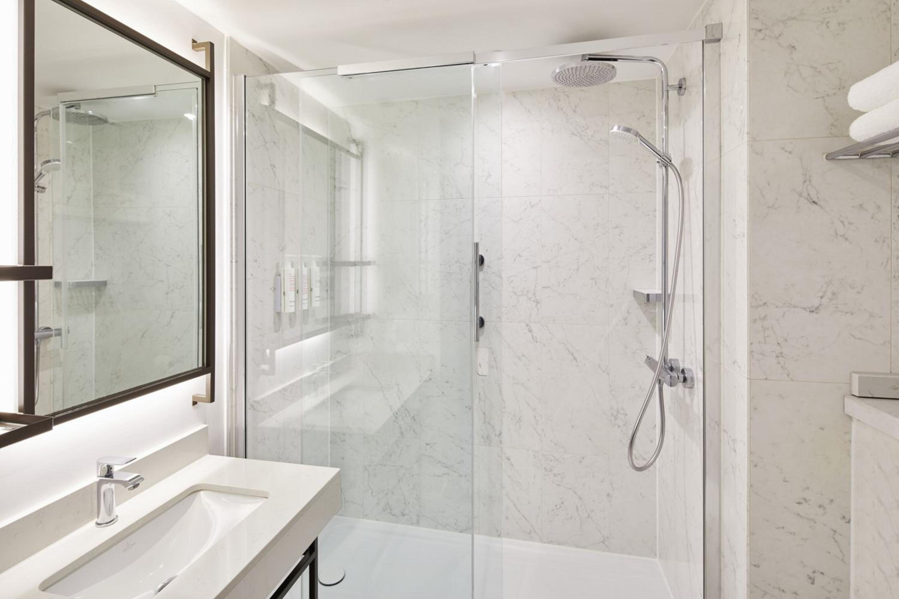 One-Bedroom Suite with Executive Lounge Access