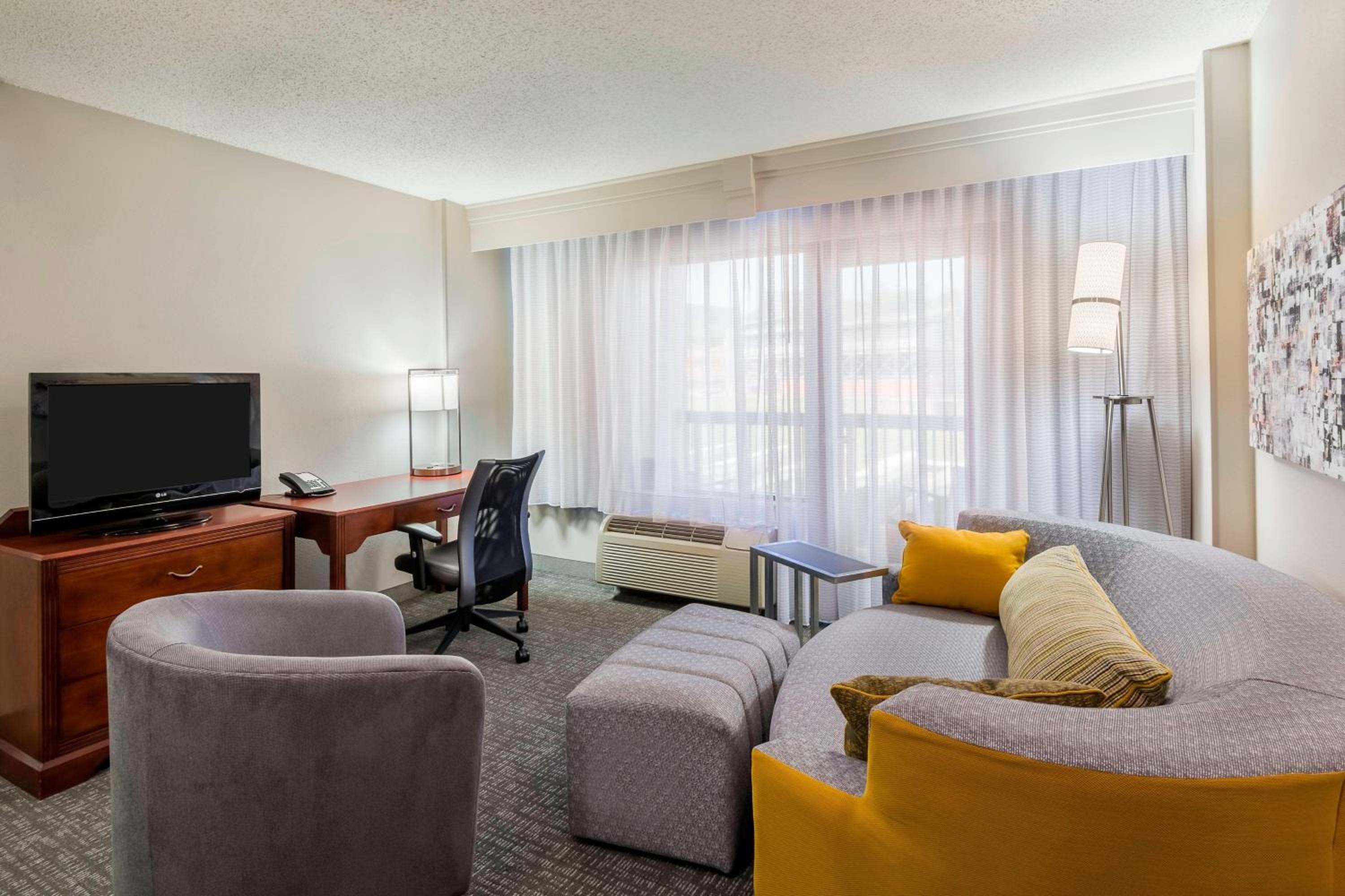One-Bedroom King Suite with Sofa Bed and Balcony - Photo 1