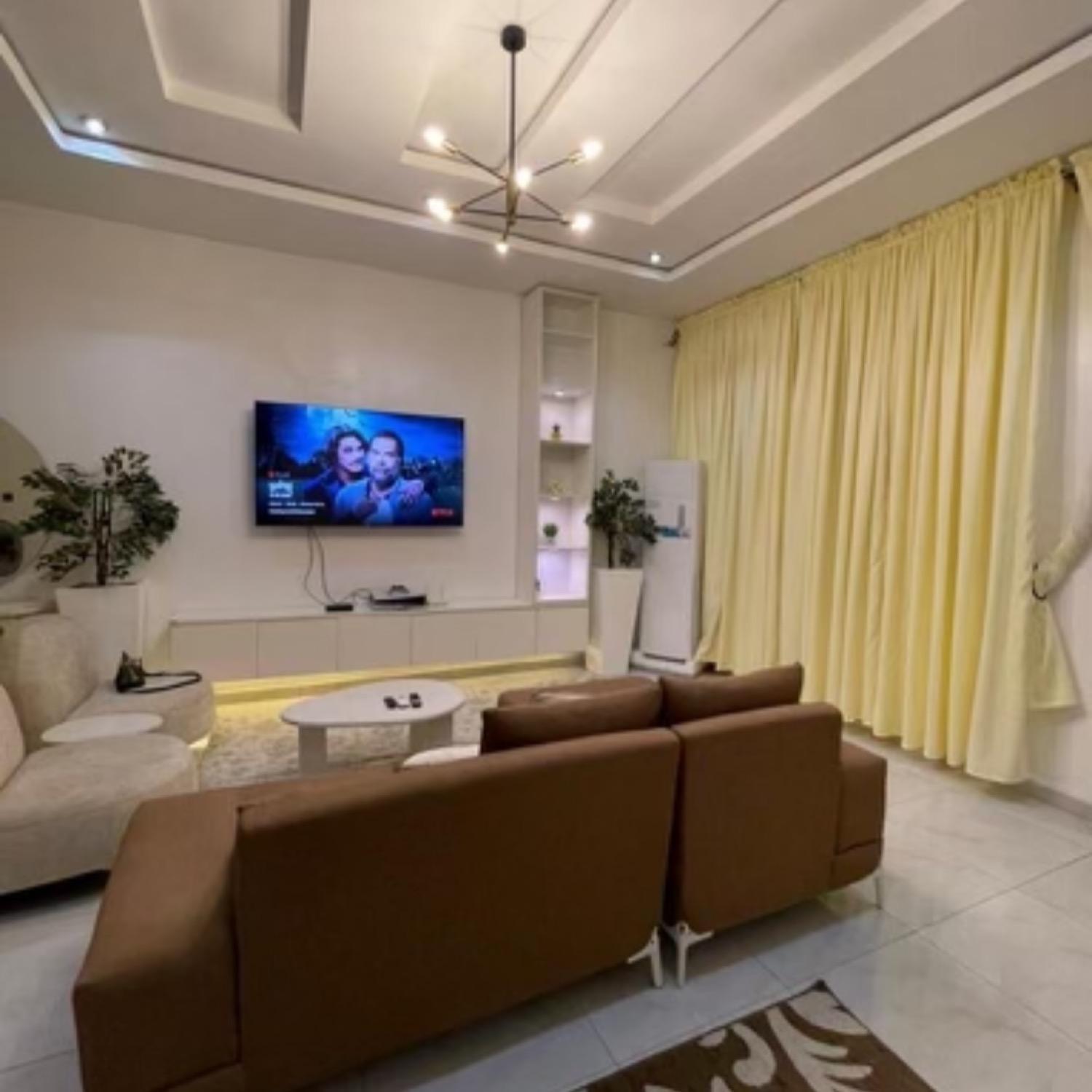 Four-Bedroom House photo 2