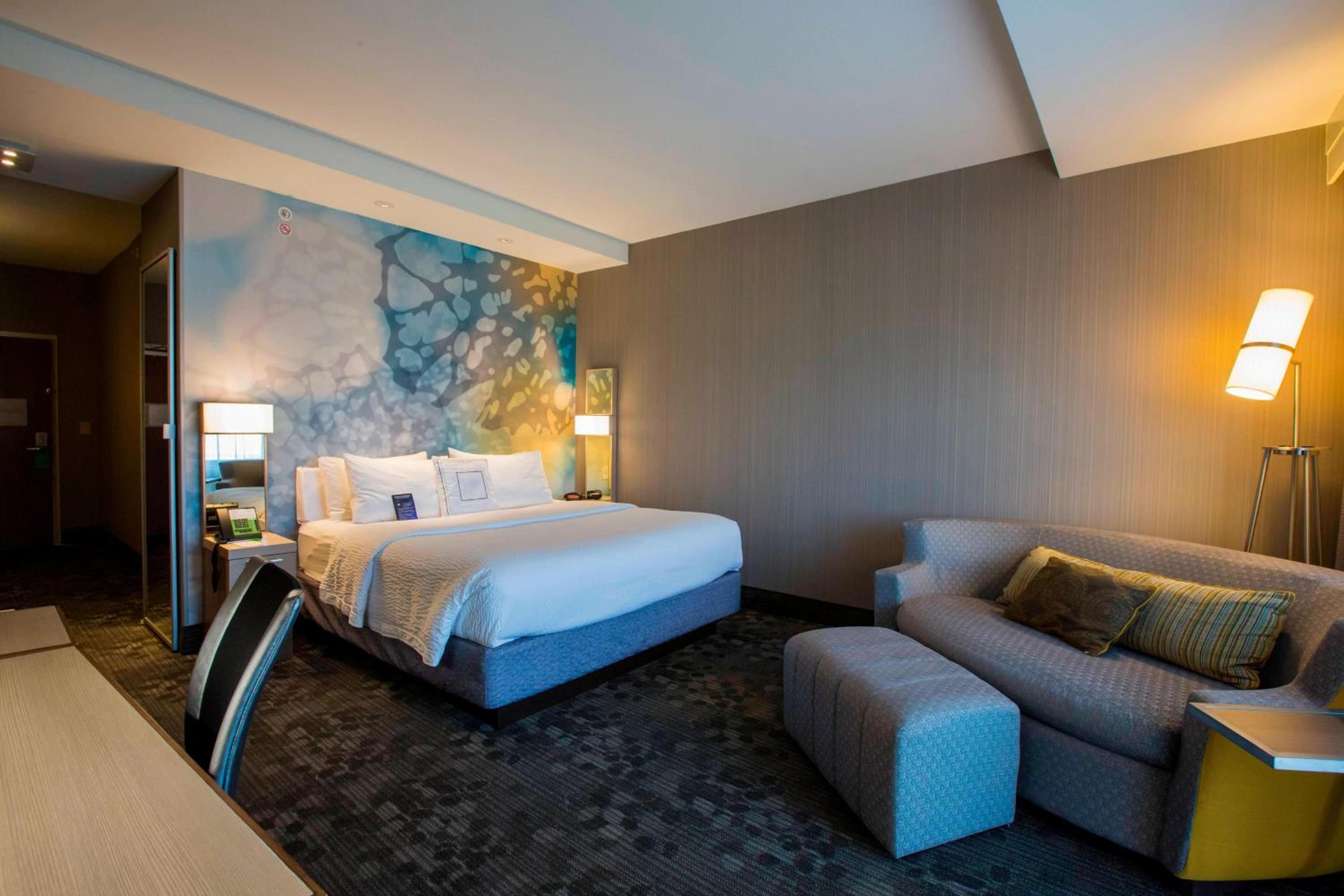 King Room with Sofa Bed - Hearing Accessible photo 2