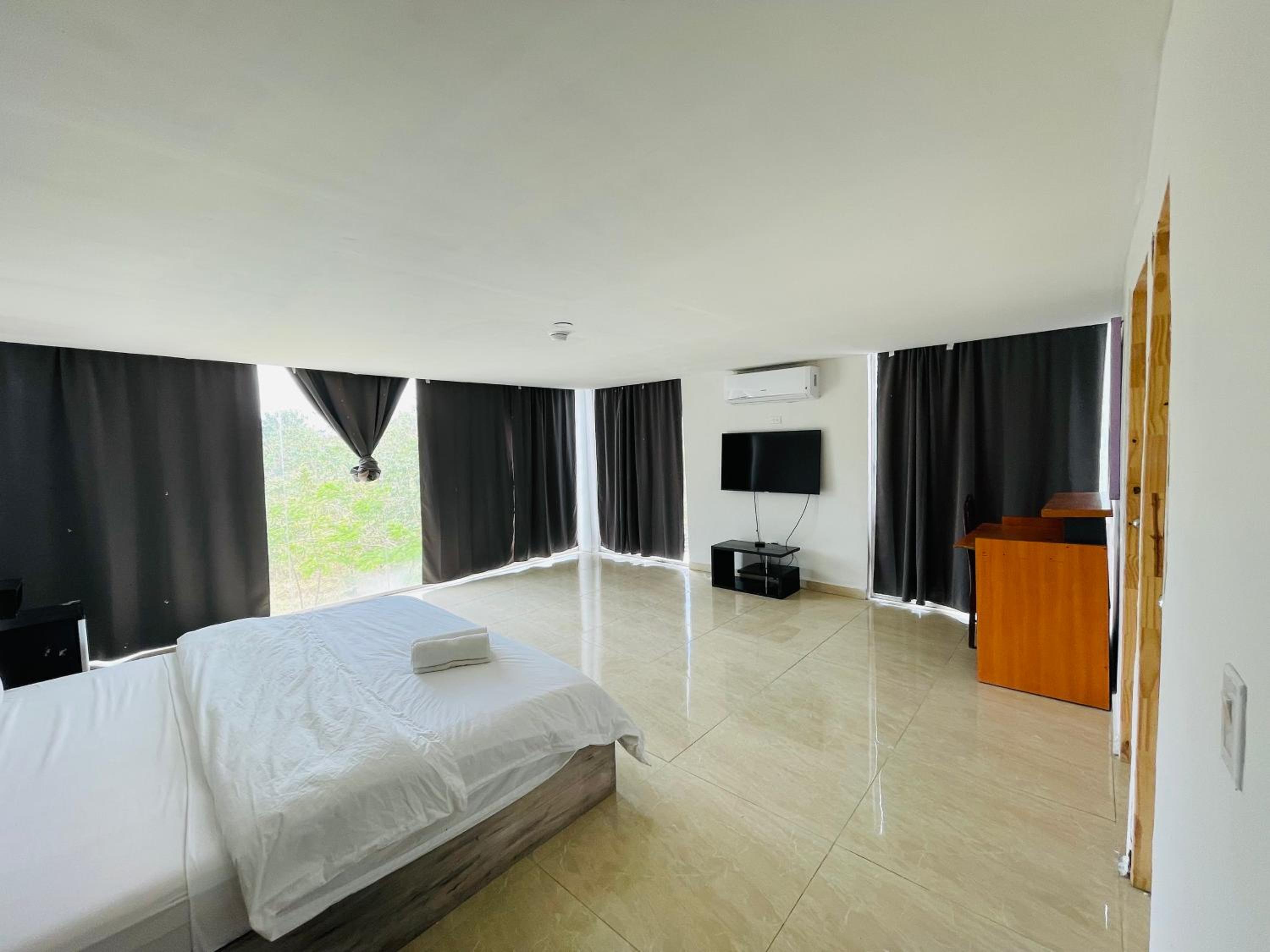 Deluxe King Room photo 3