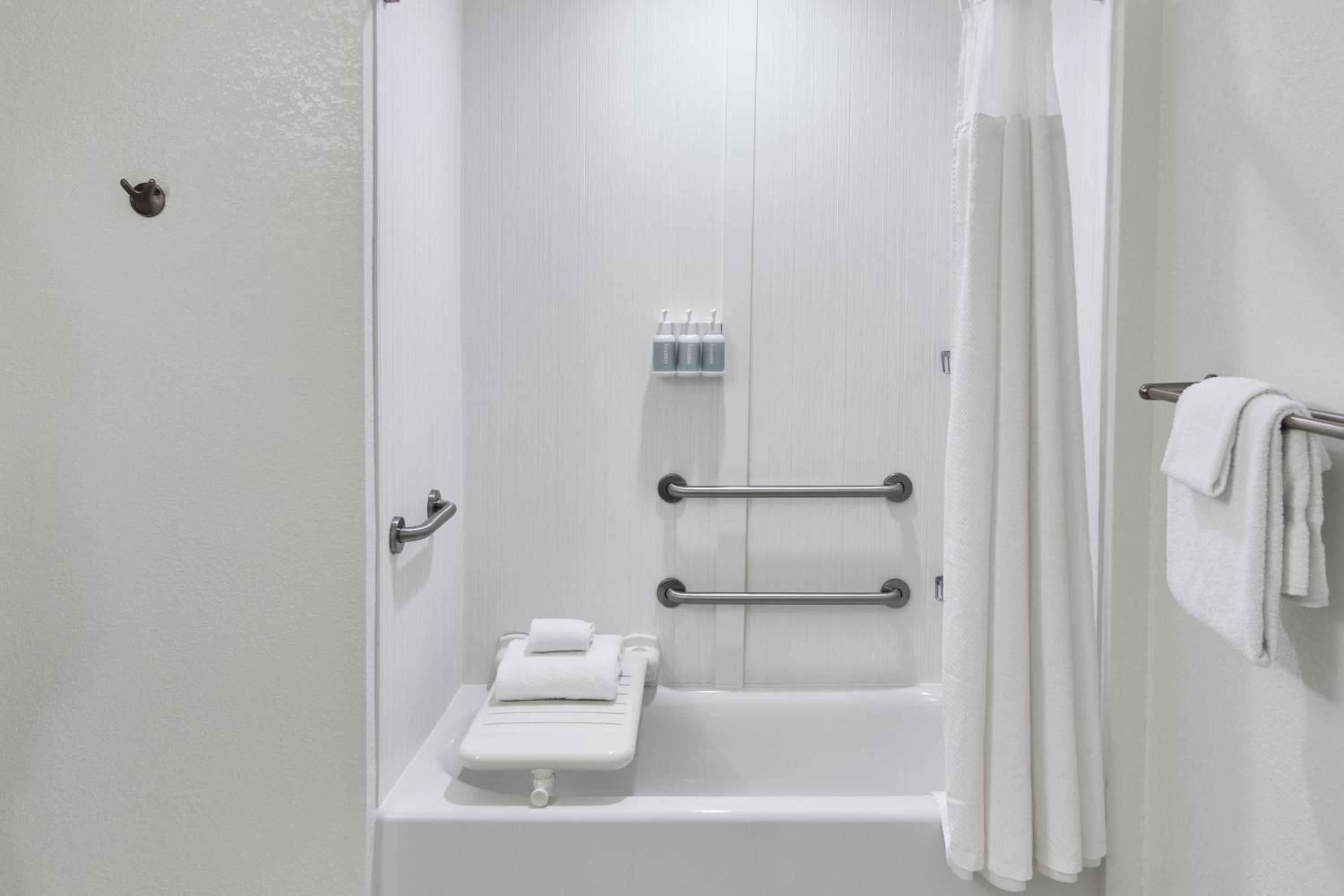 Queen Room with Two Queen Beds and Adapted Tub - Mobility Accessible photo 1