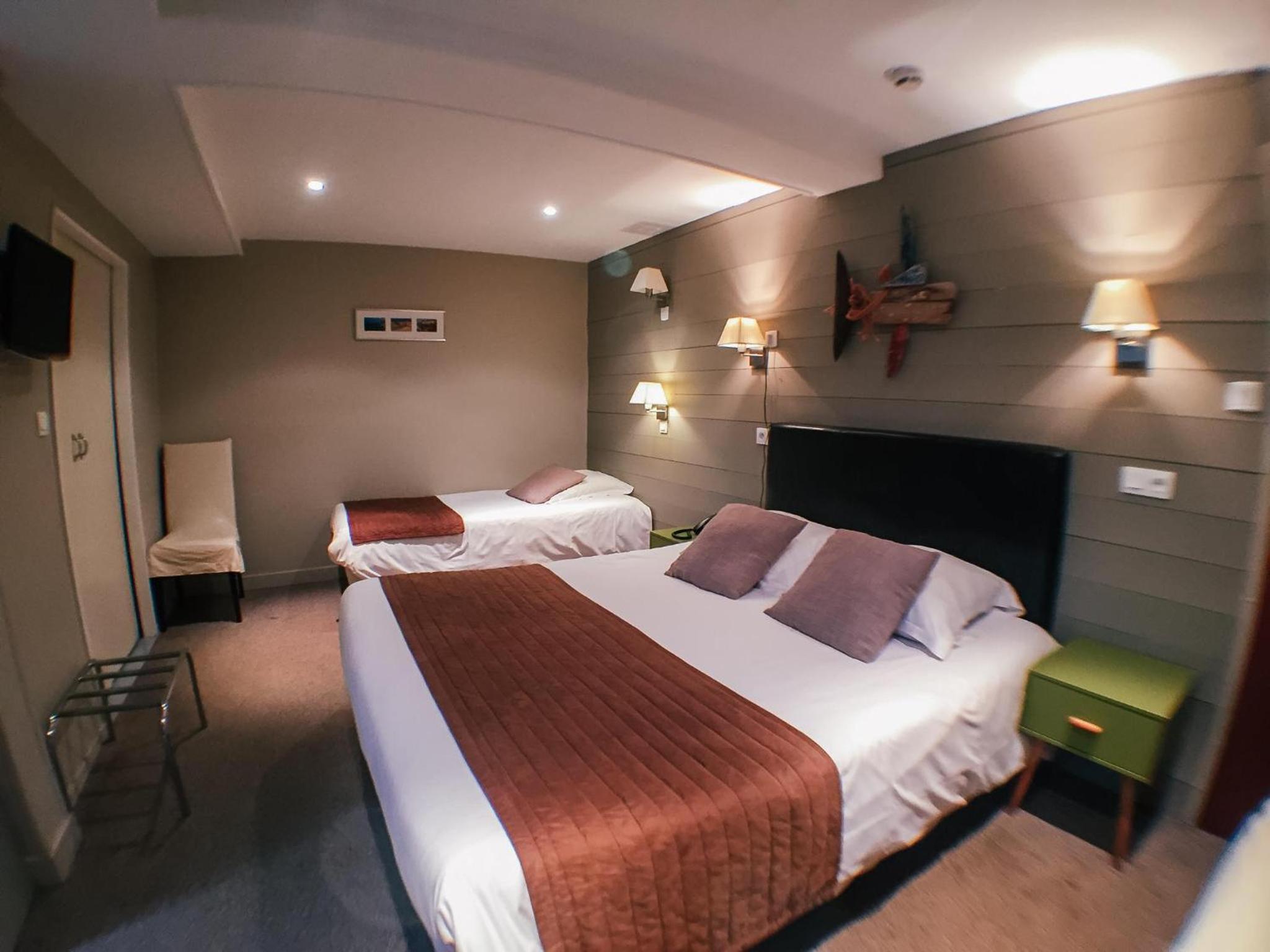 Economy Quadruple Room - Semi basement - Photo 1