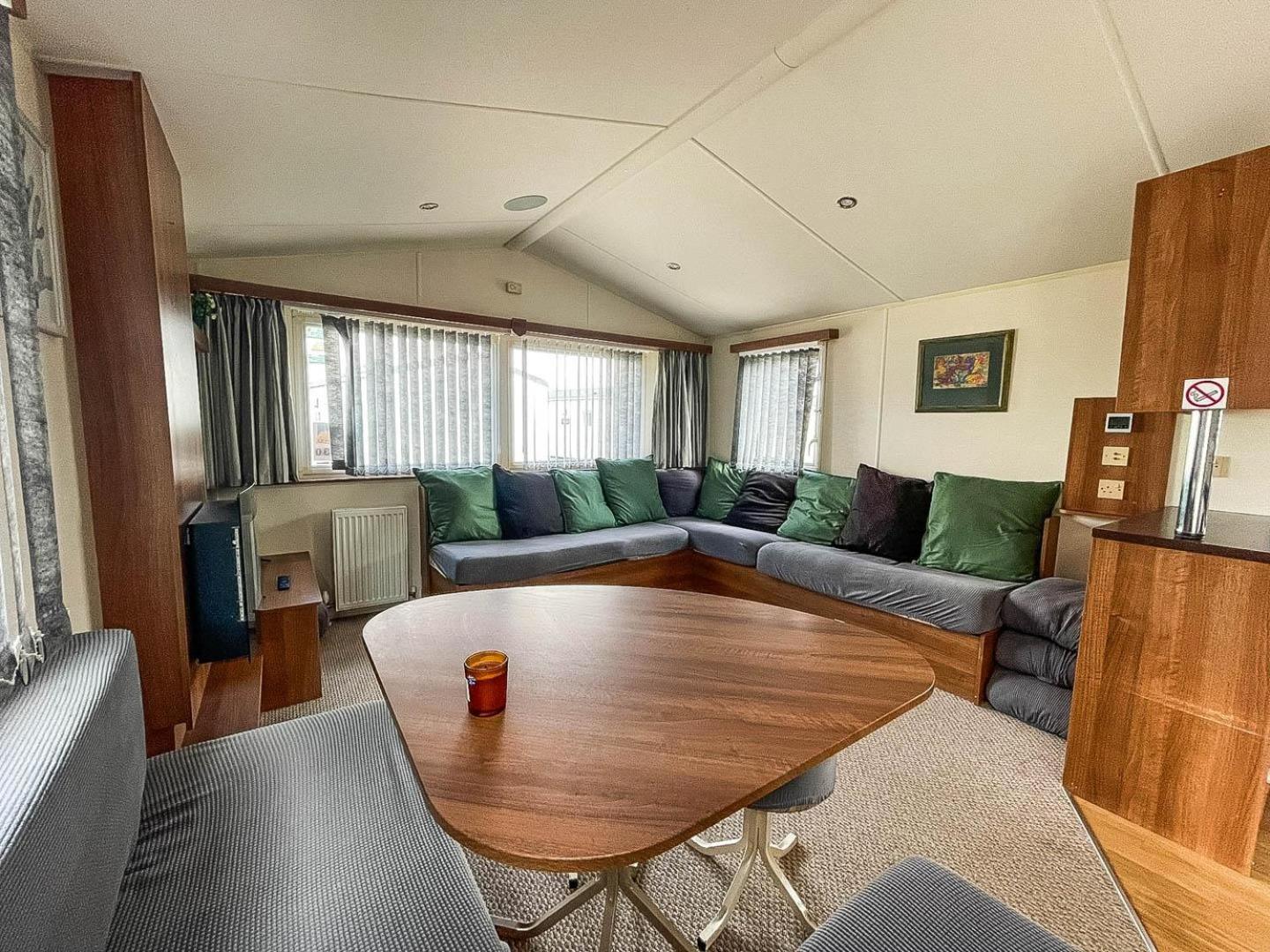 Mobile Home photo 2