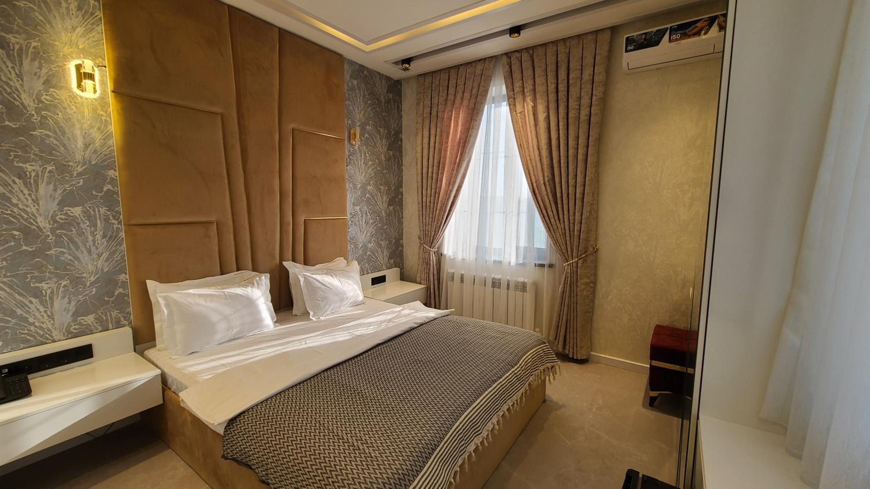 Deluxe One-Bedroom Apartment with City View photo 3