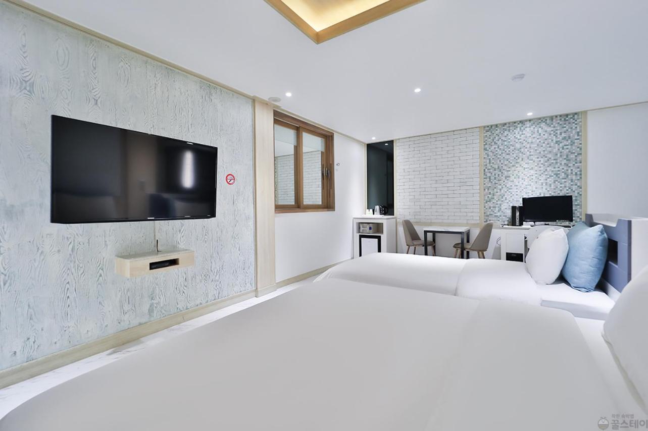 Large Twin Room