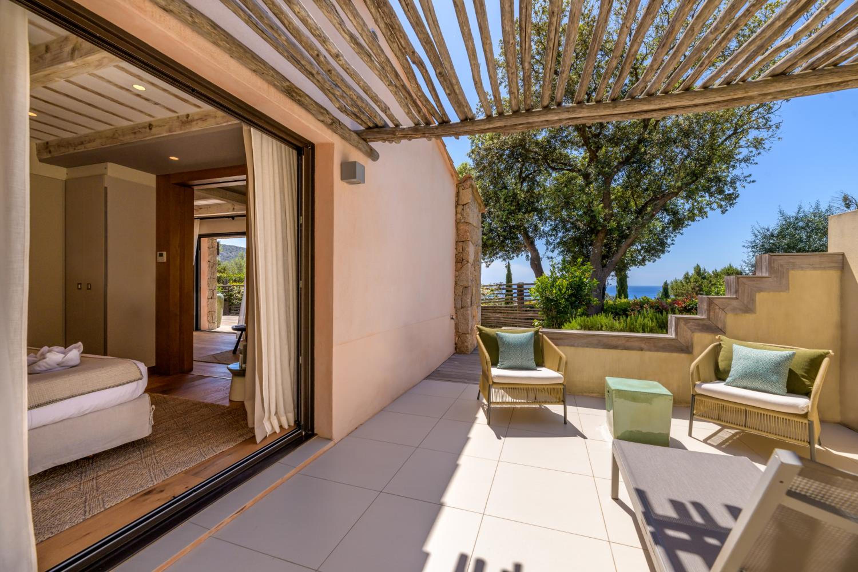 Deluxe Suite with Sea View (2 Adults) photo 3