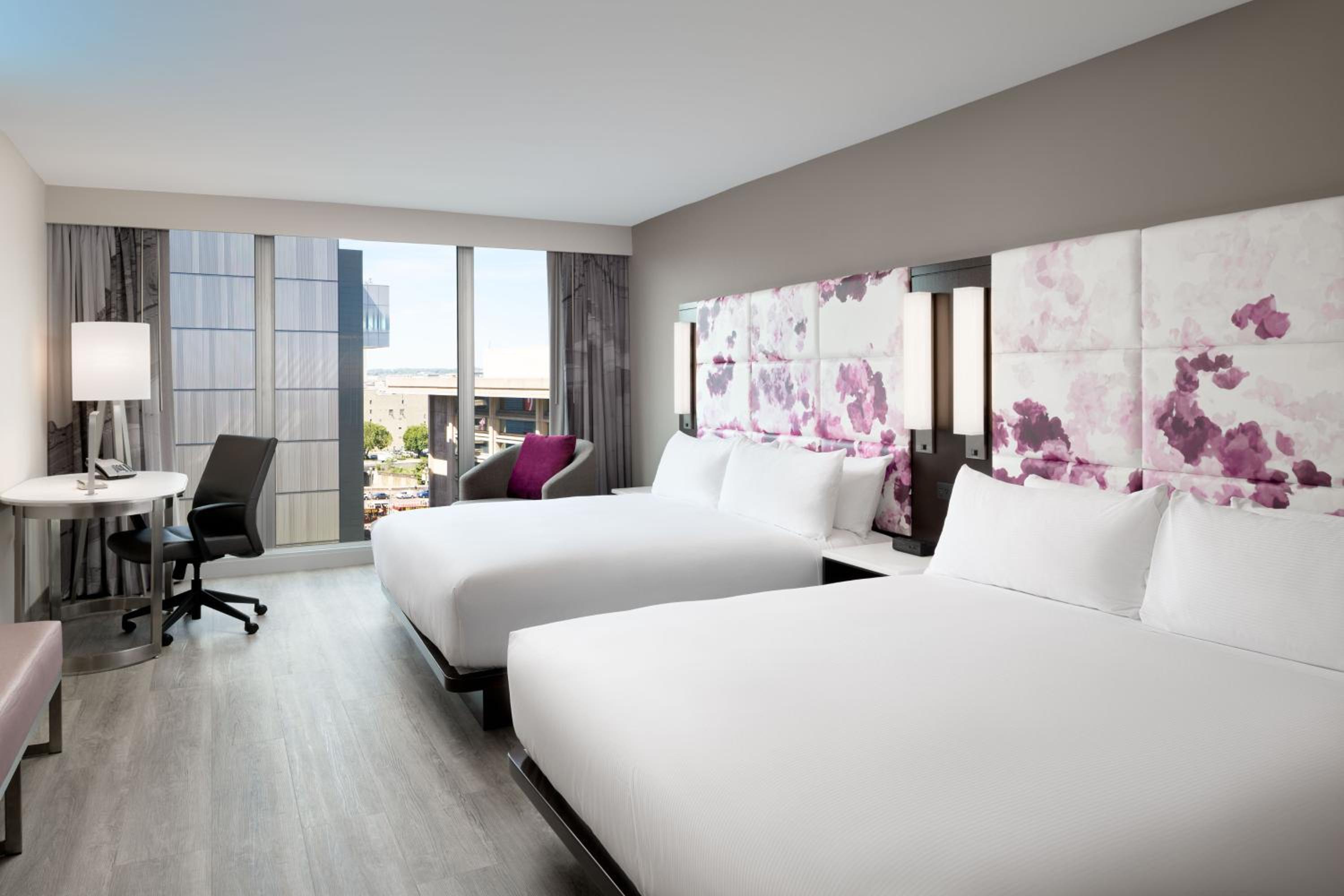 Deluxe King Room with Two King Beds and City View - Photo 2