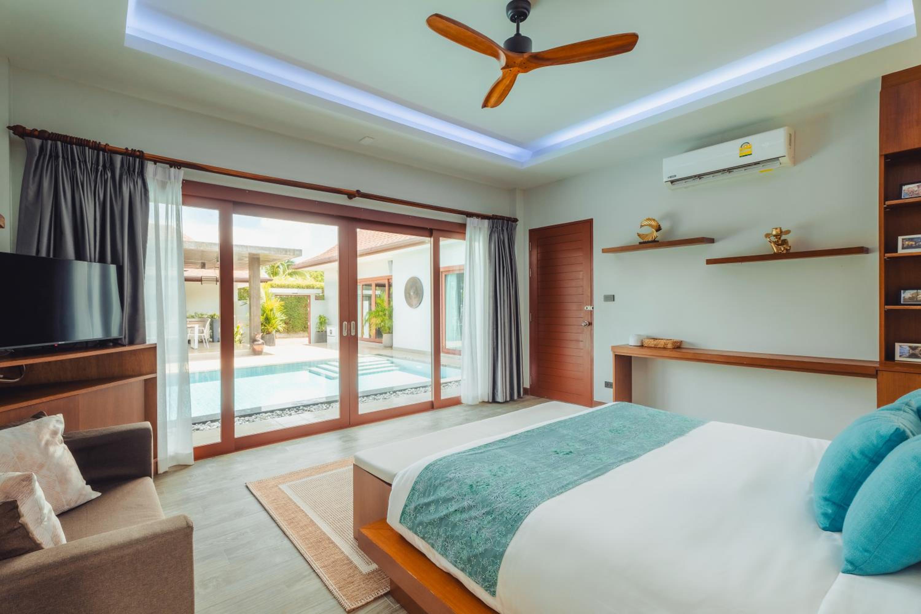 Three-Bedroom Villa - Photo 36