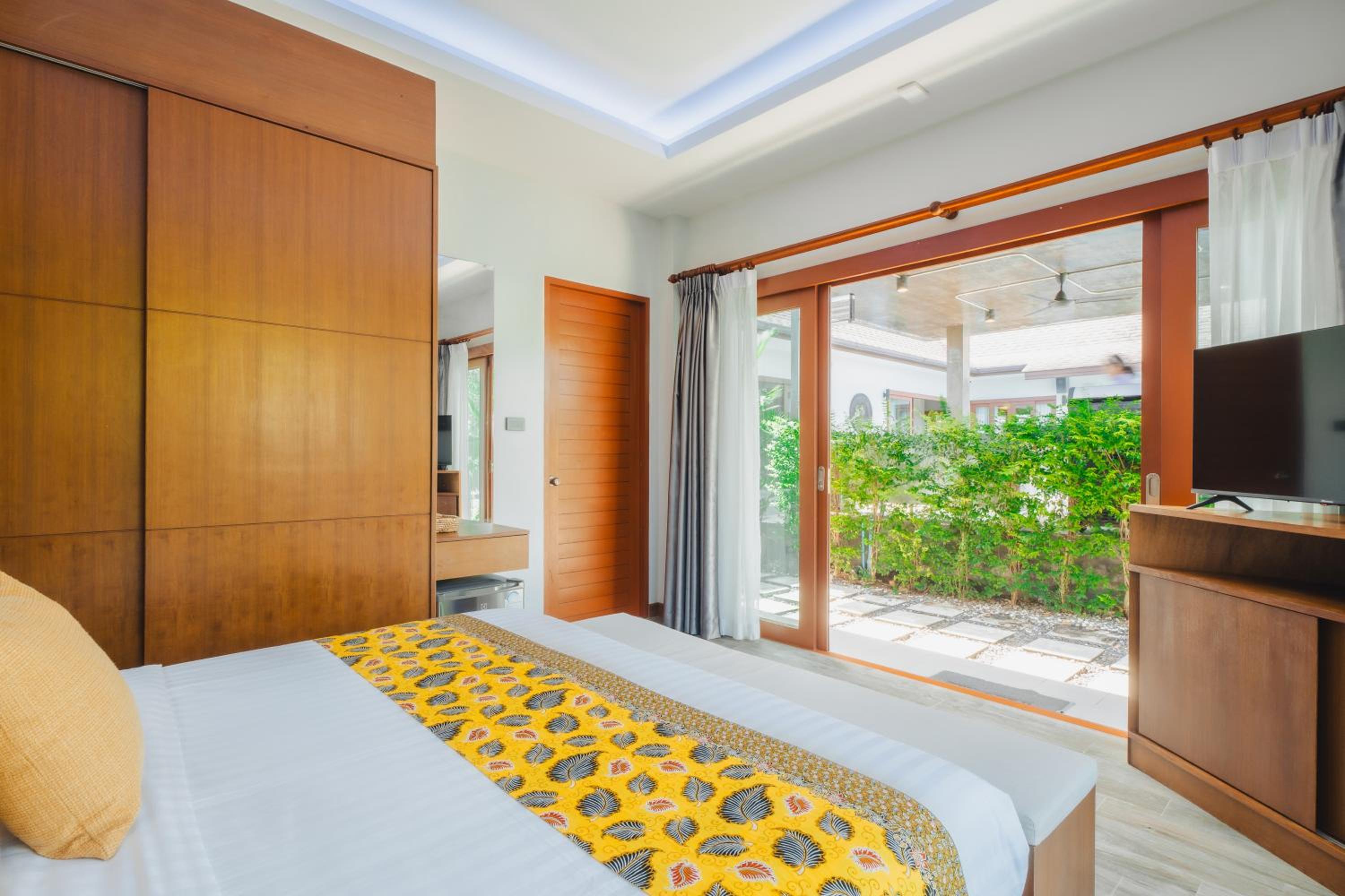 Three-Bedroom Villa - Photo 33