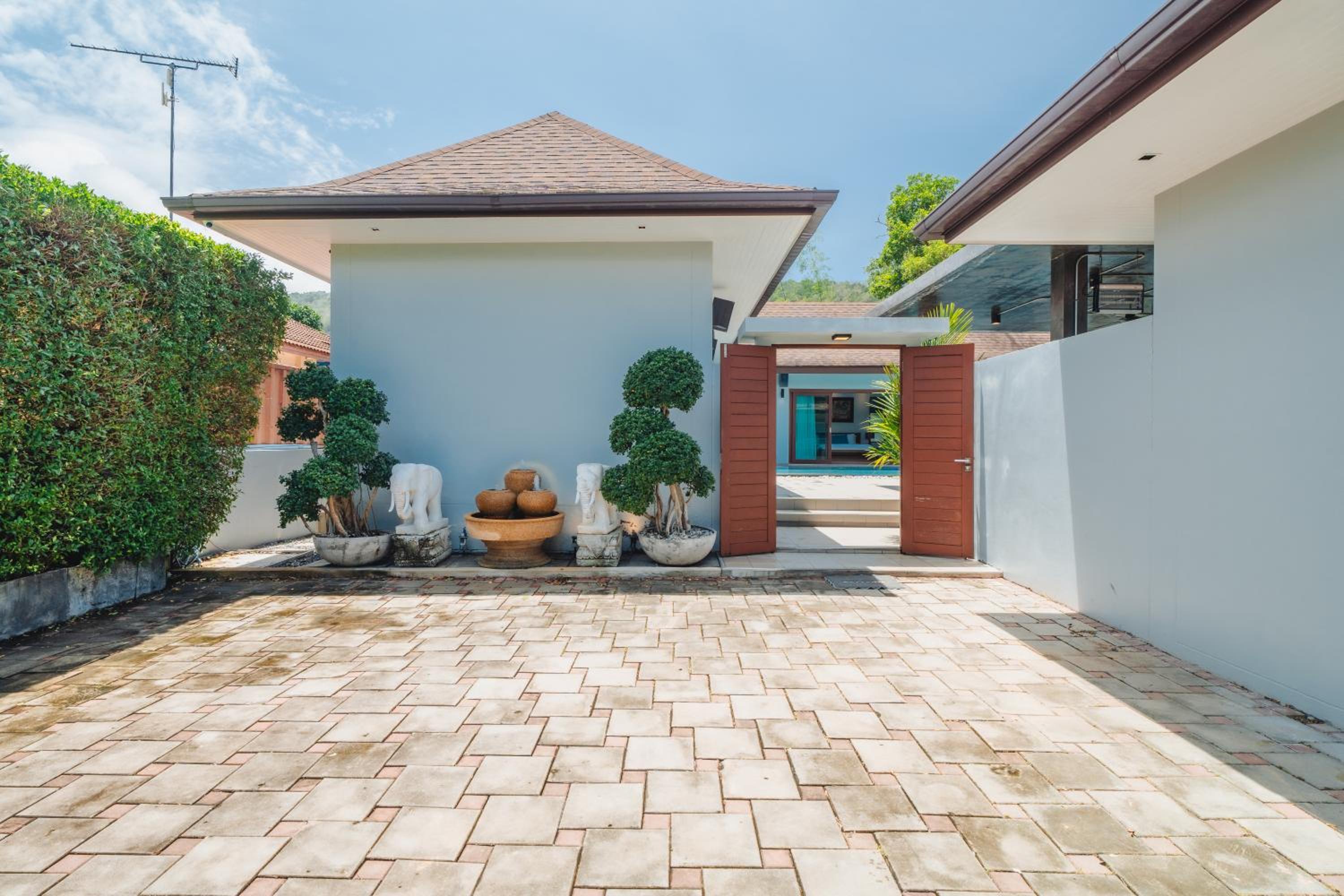 Three-Bedroom Villa - Photo 7