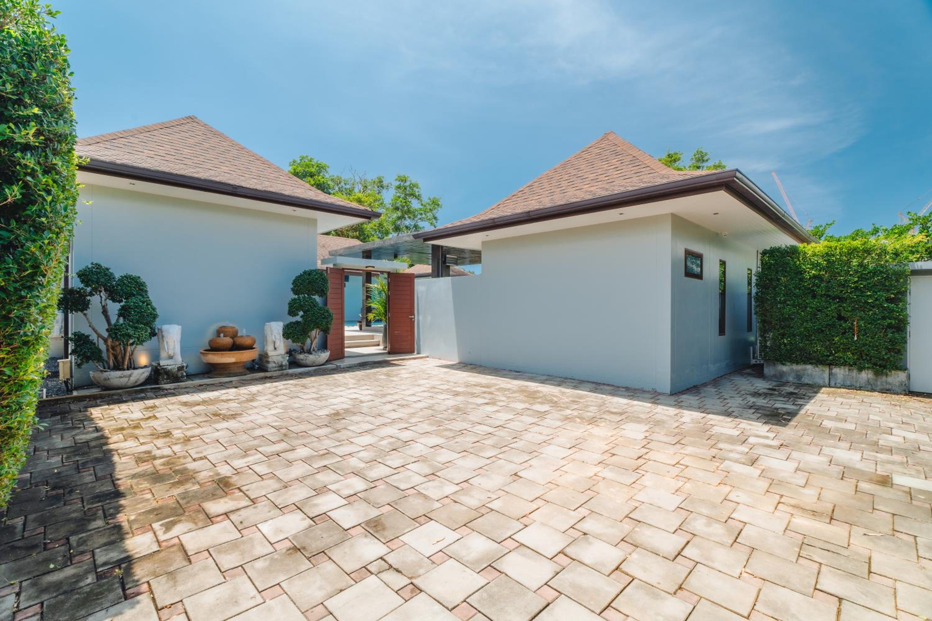 Three-Bedroom Villa - Photo 8