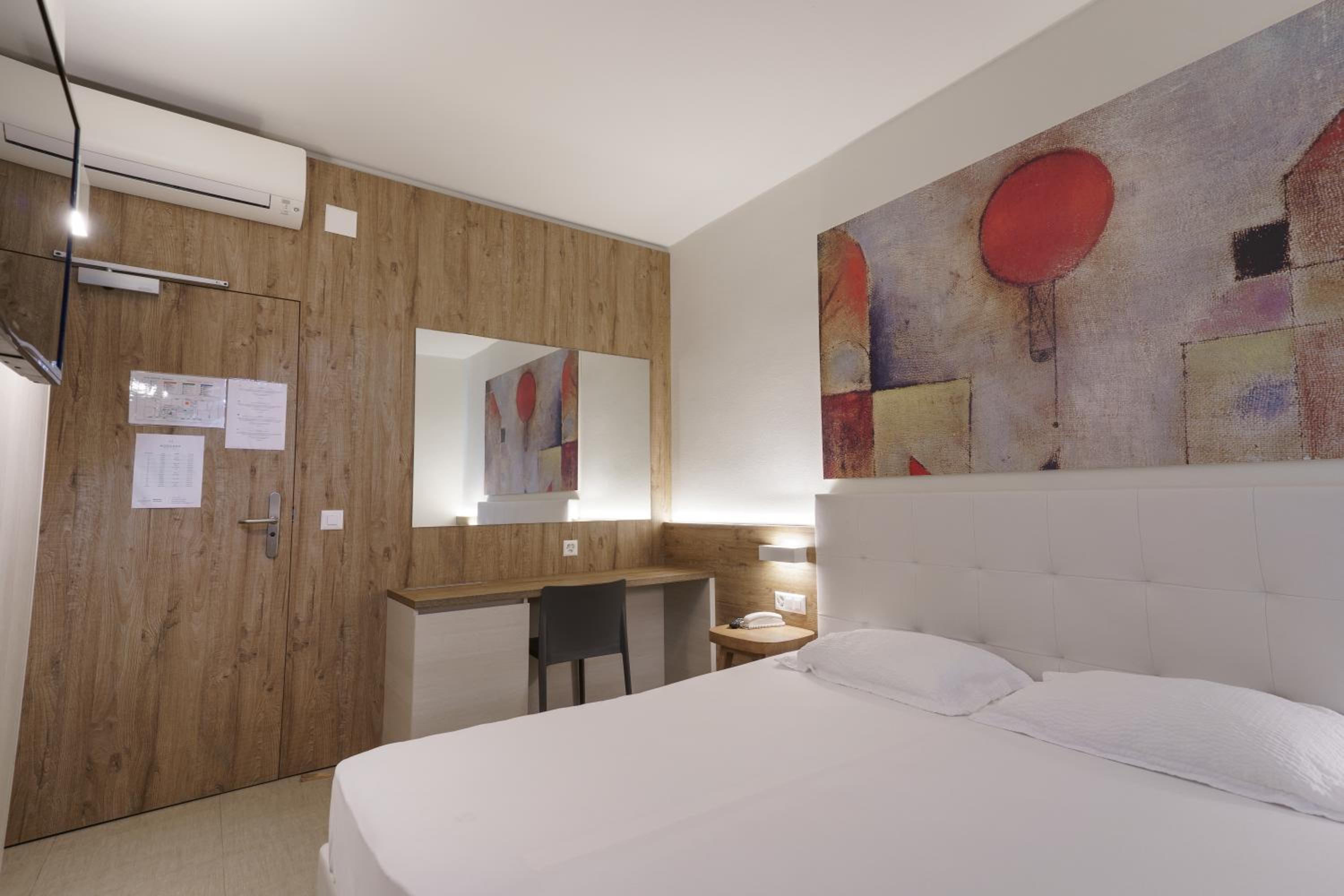 Superior Double Room with Balcony photo 3