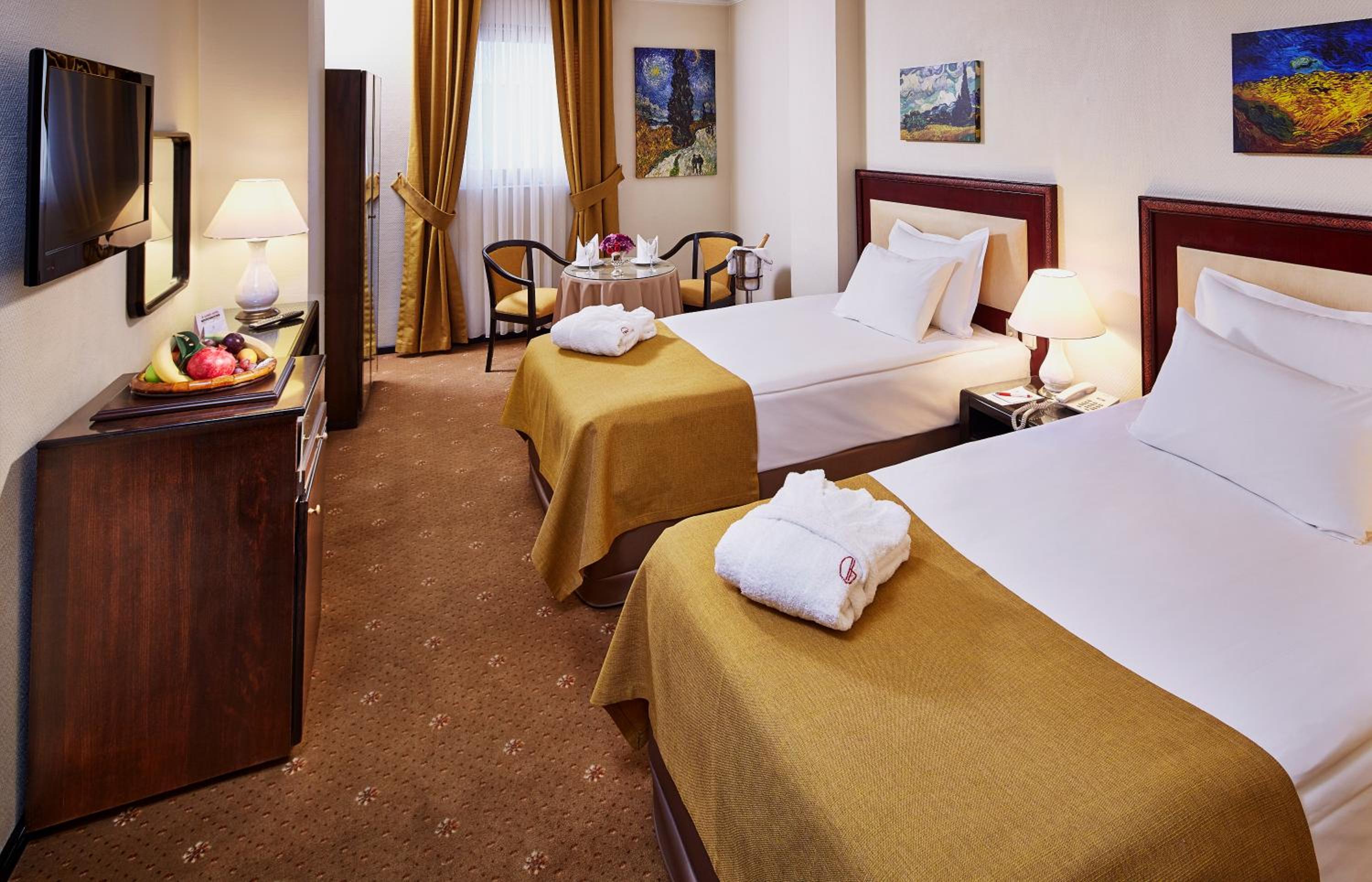 Deluxe Double or Twin Room photo 3