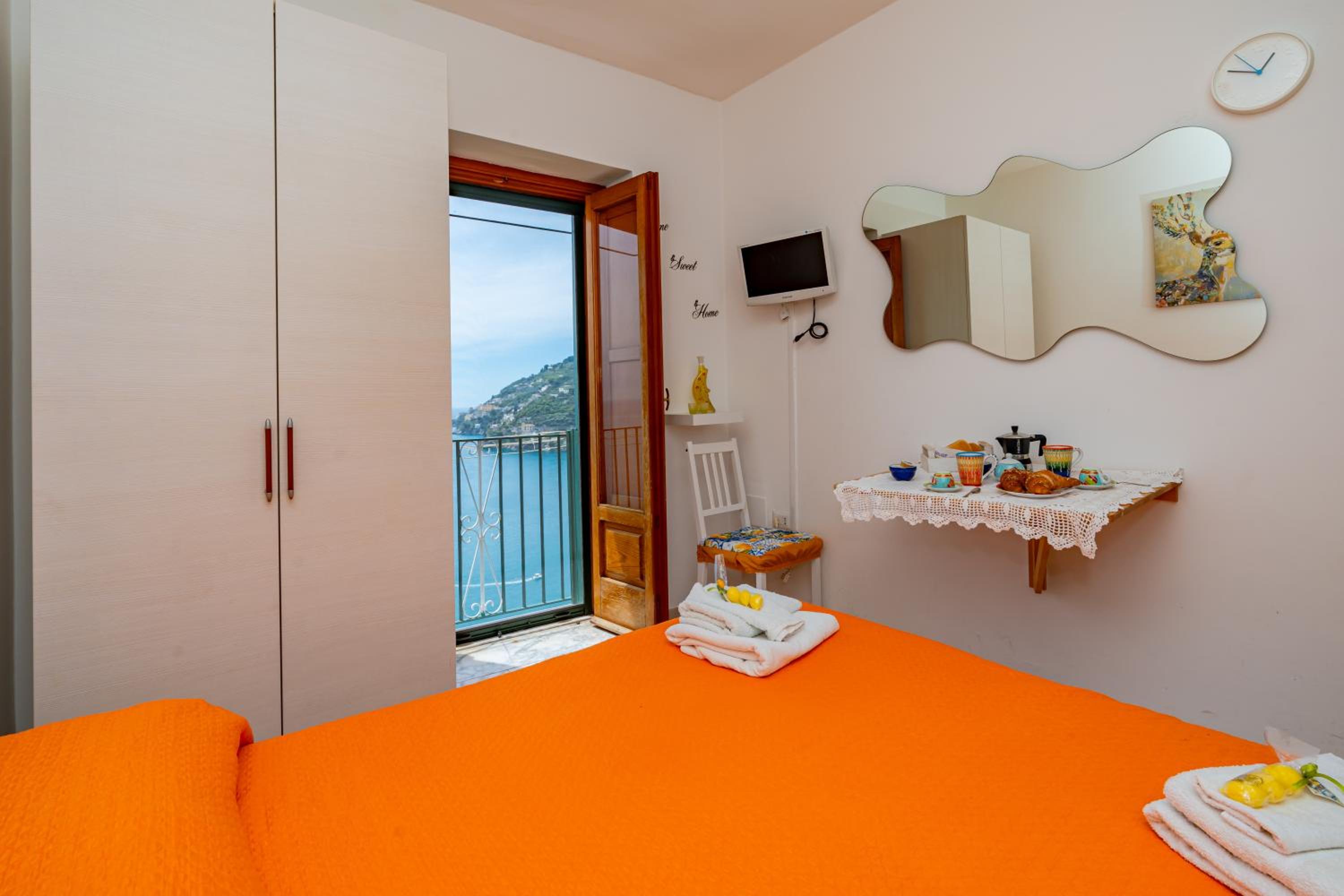 One-Bedroom House photo 1