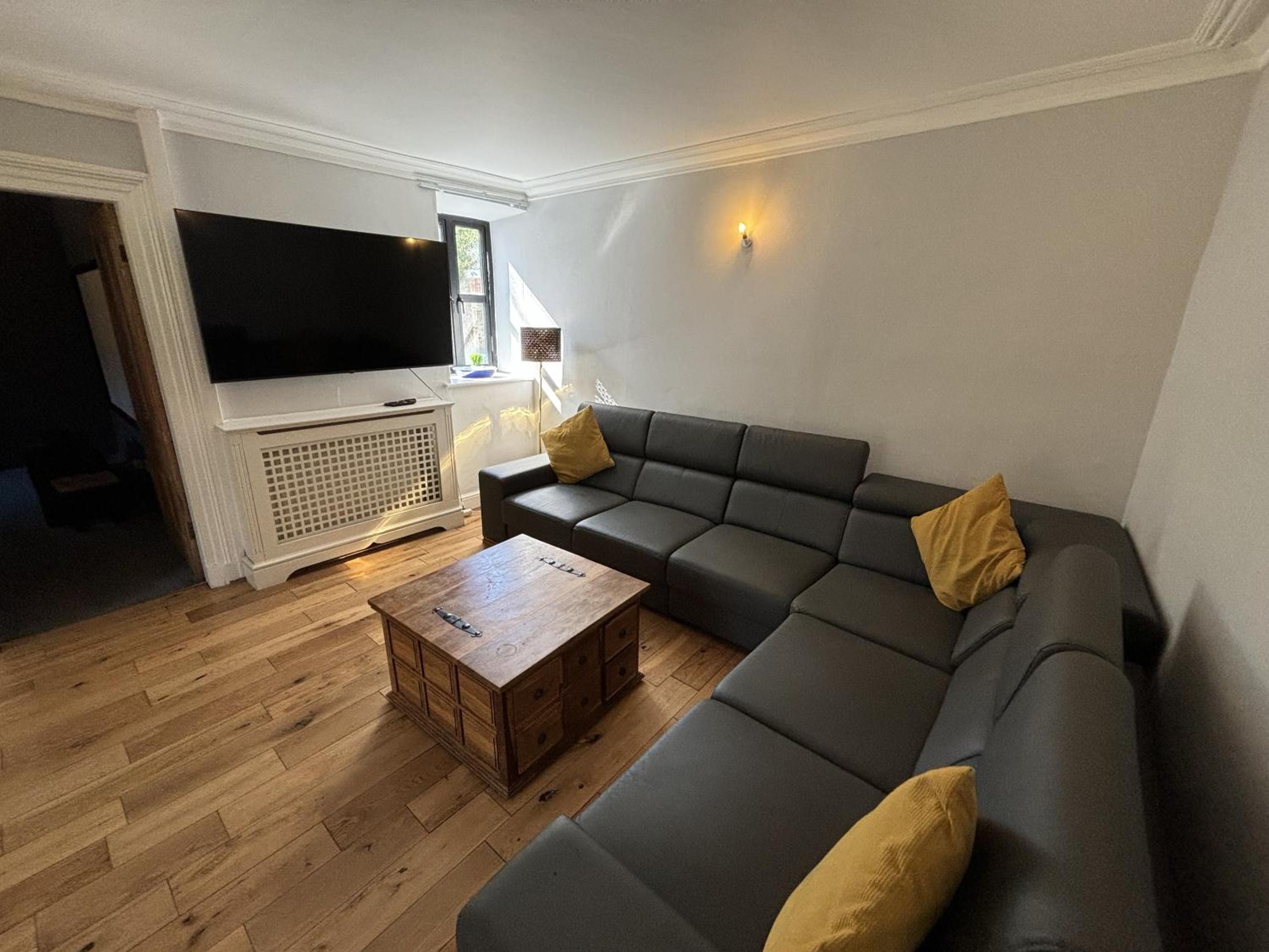 Four-Bedroom House photo 1