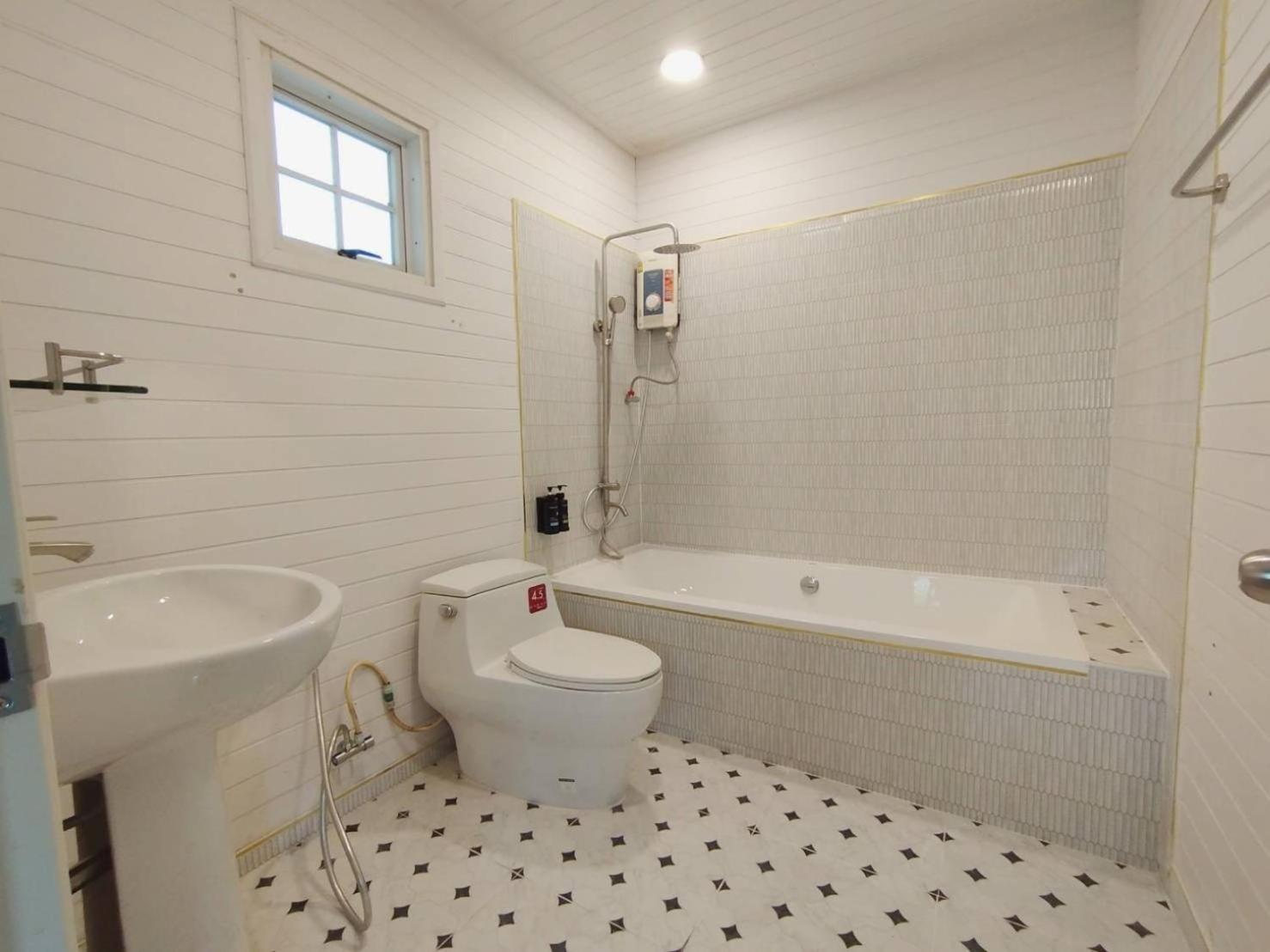 Superior Bungalow with Bath Tub - Photo 11