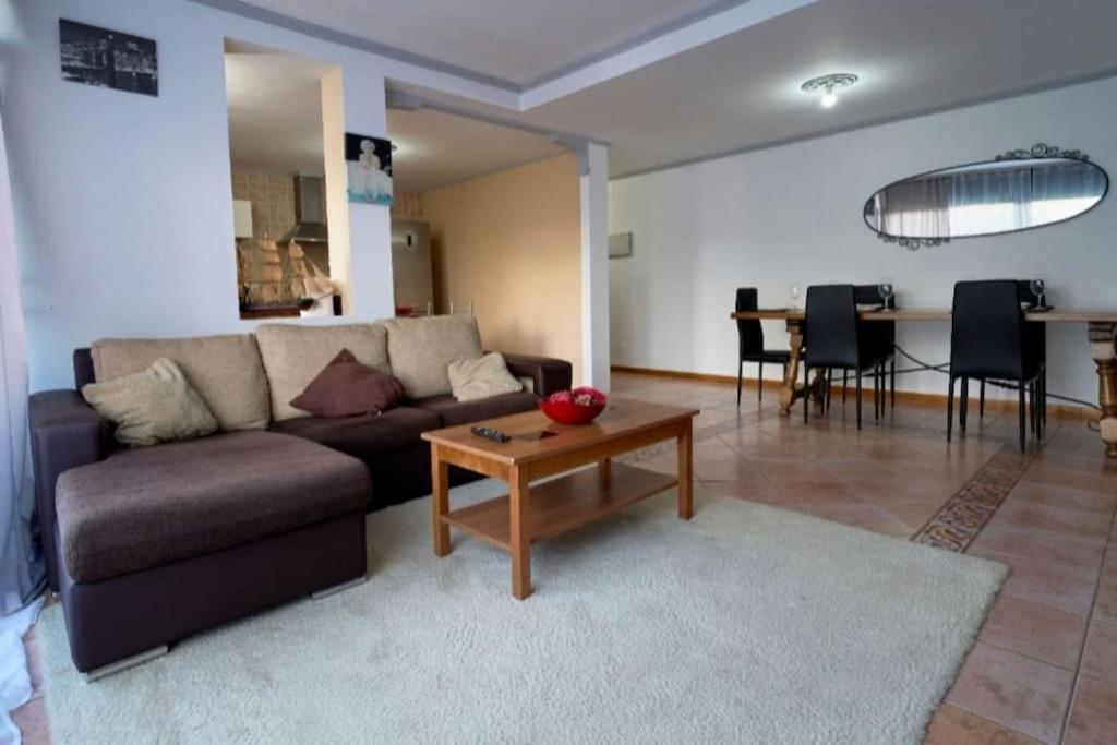 Three-Bedroom Apartment photo 3