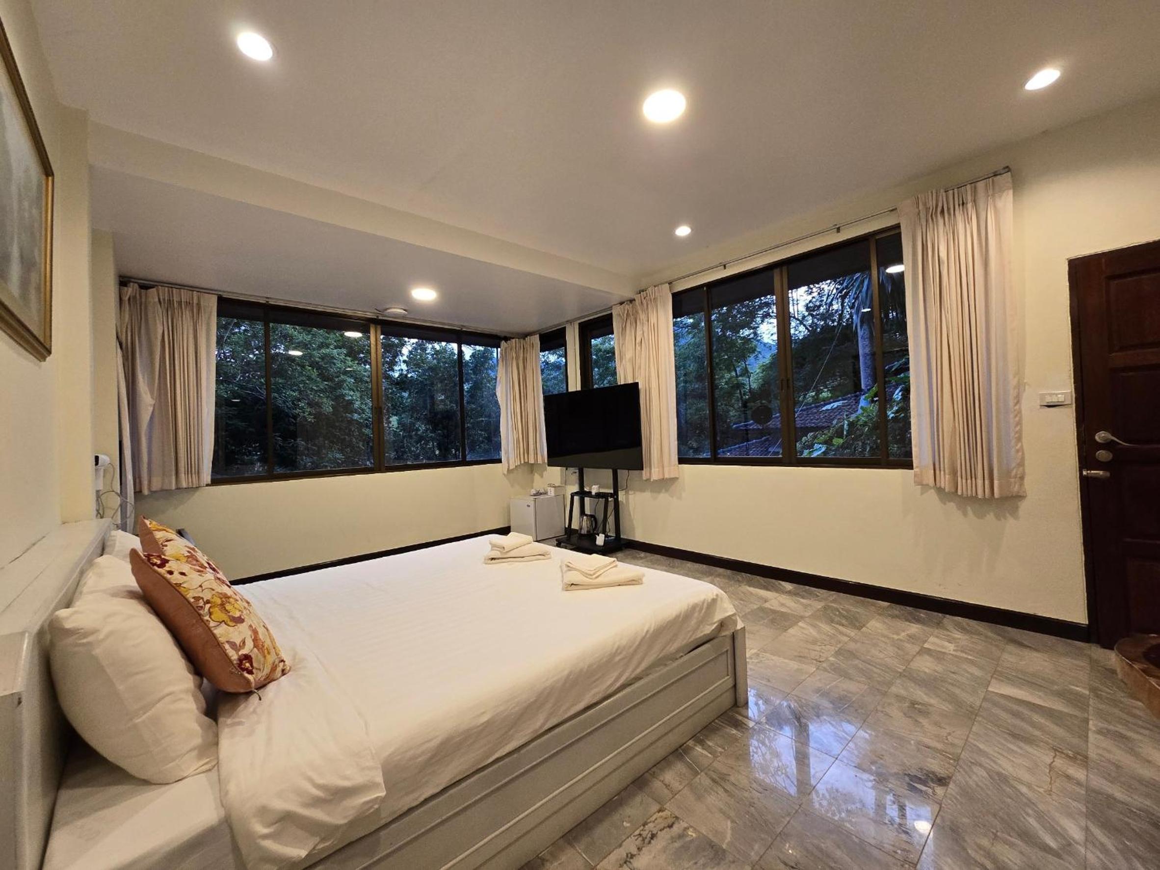 Double Room - Photo 12