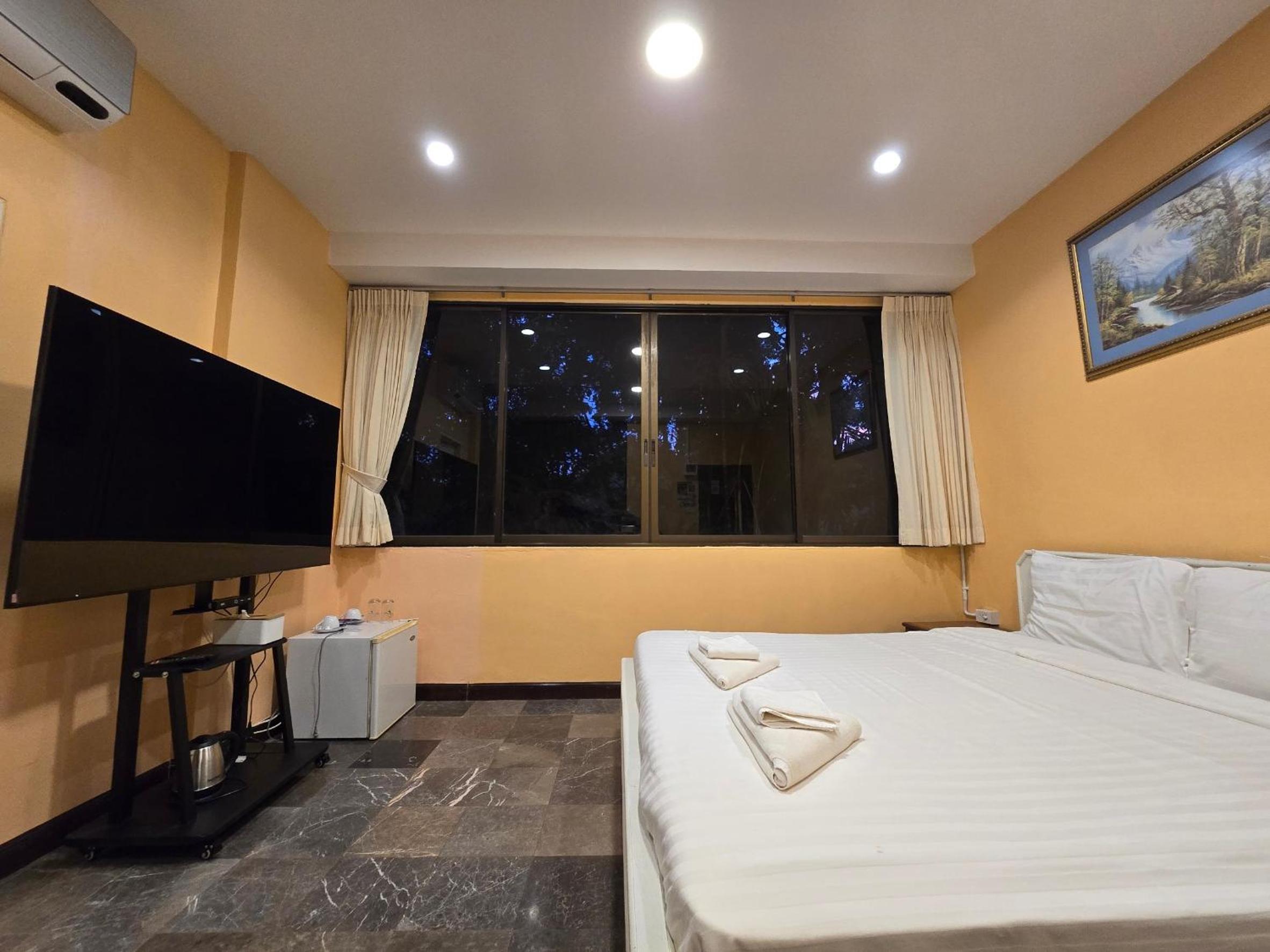 Double Room - Photo 13