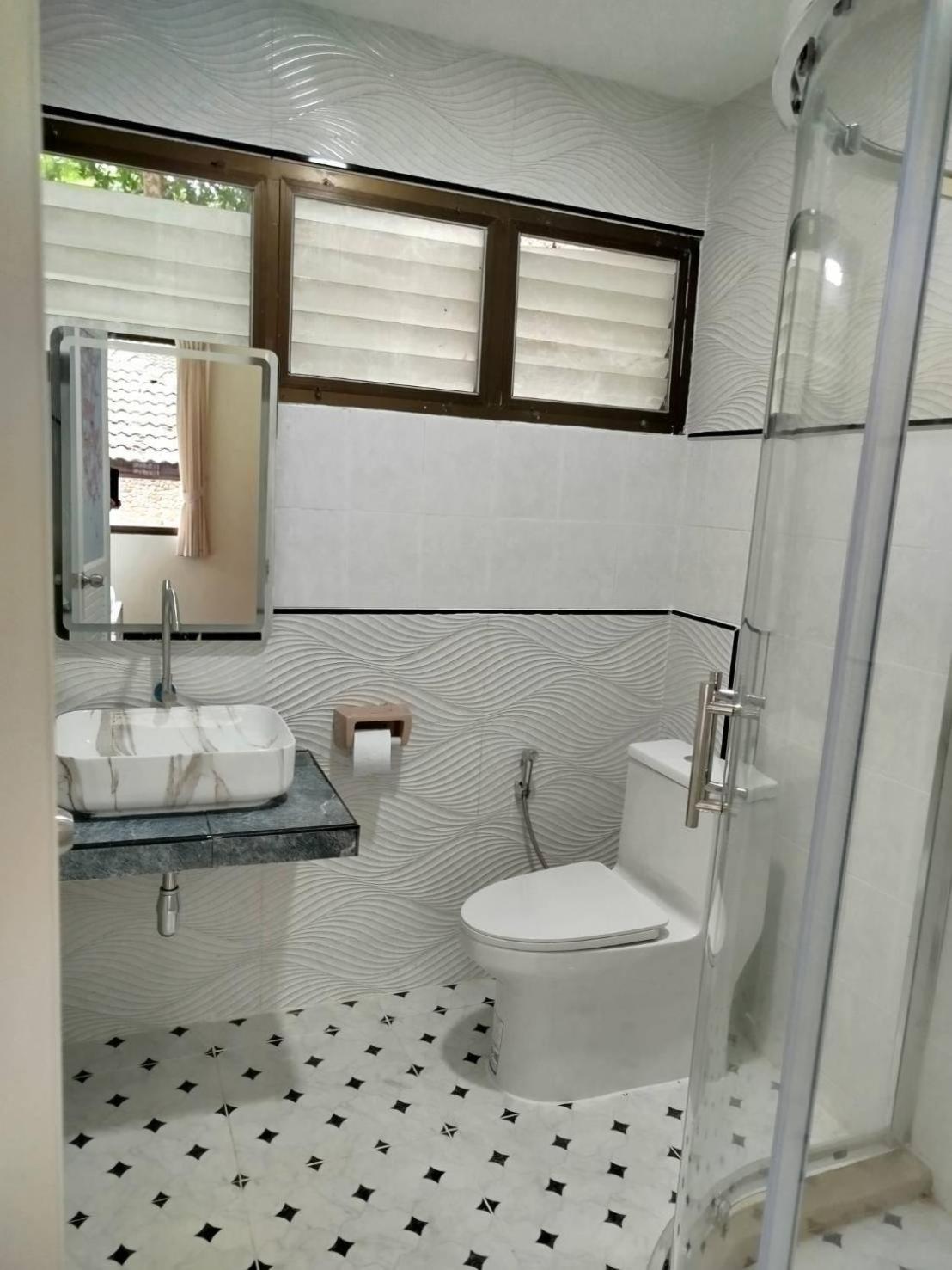 Double Room - Photo 15
