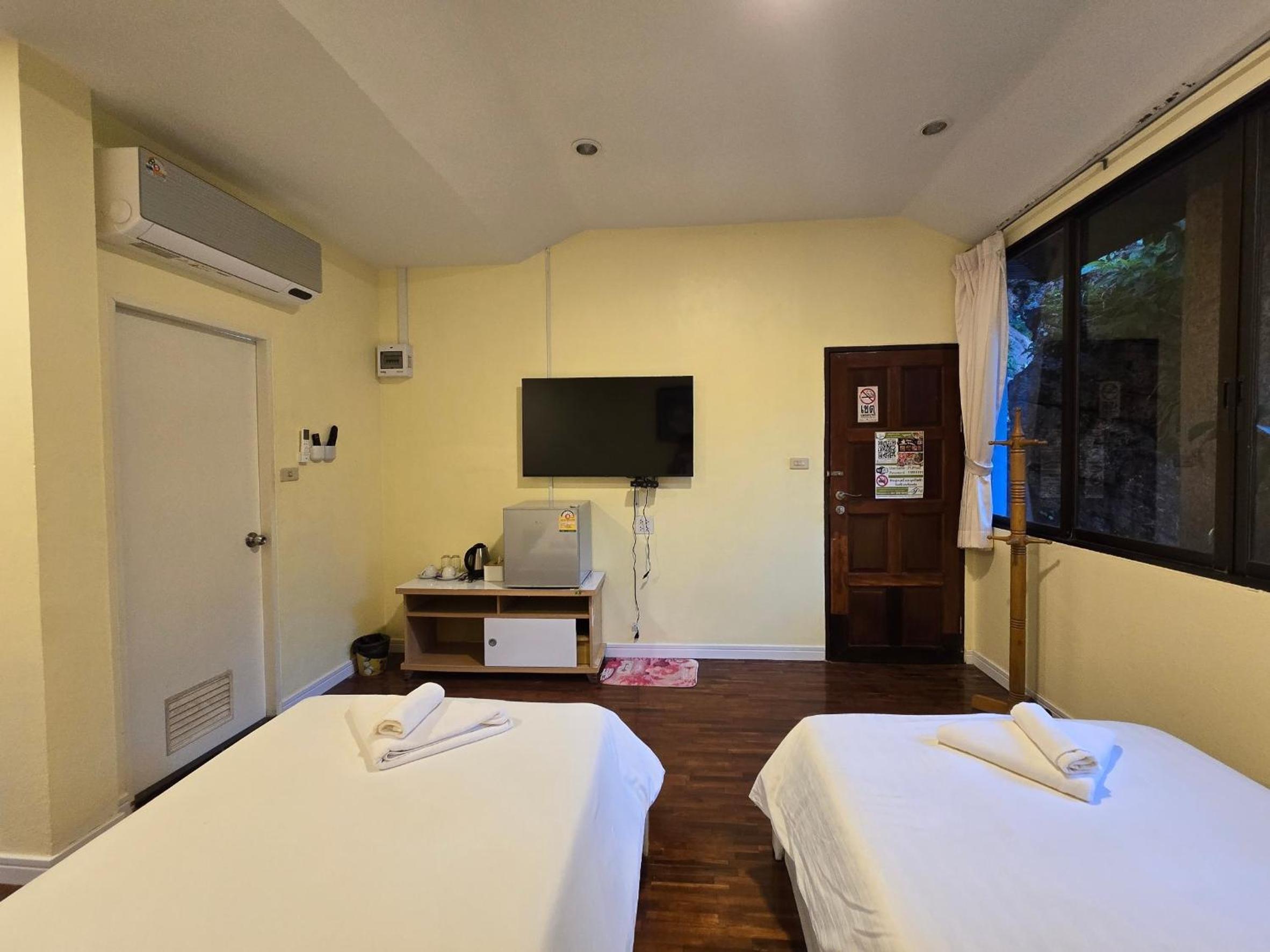 Twin Room - Photo 6