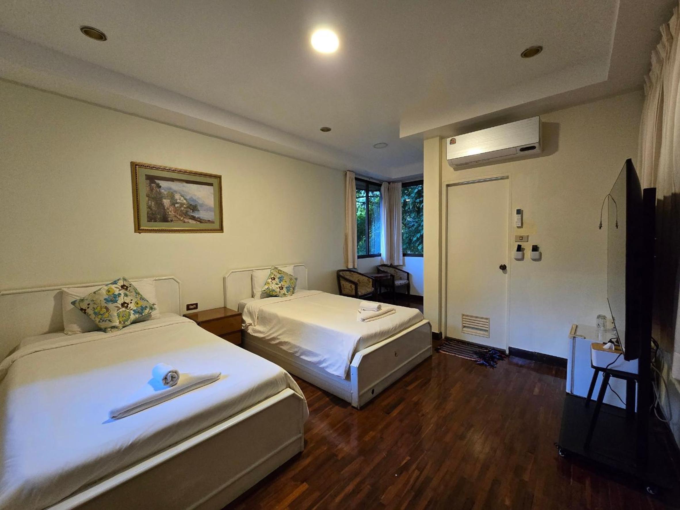 Twin Room - Photo 5