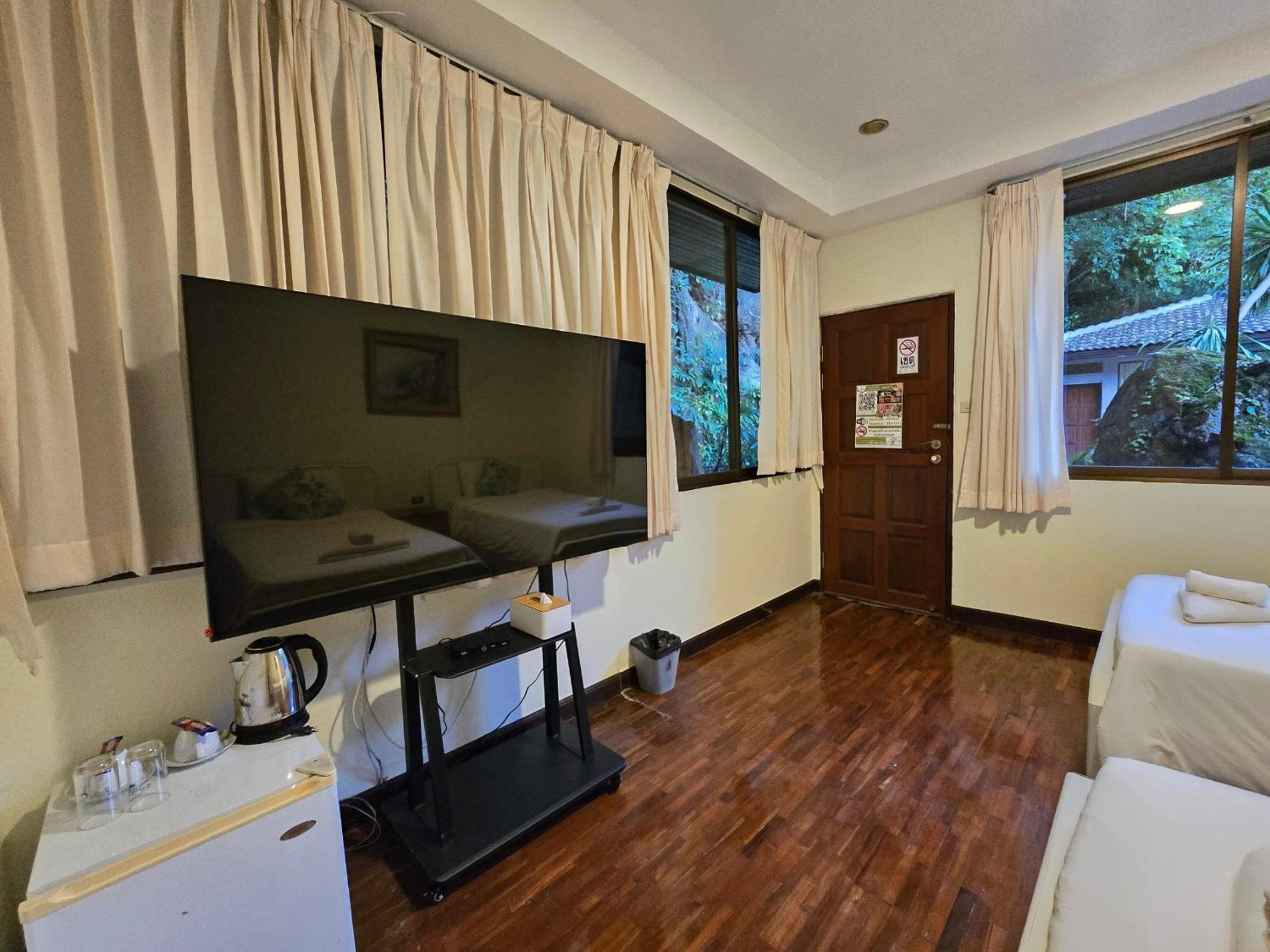 Twin Room - Photo 3