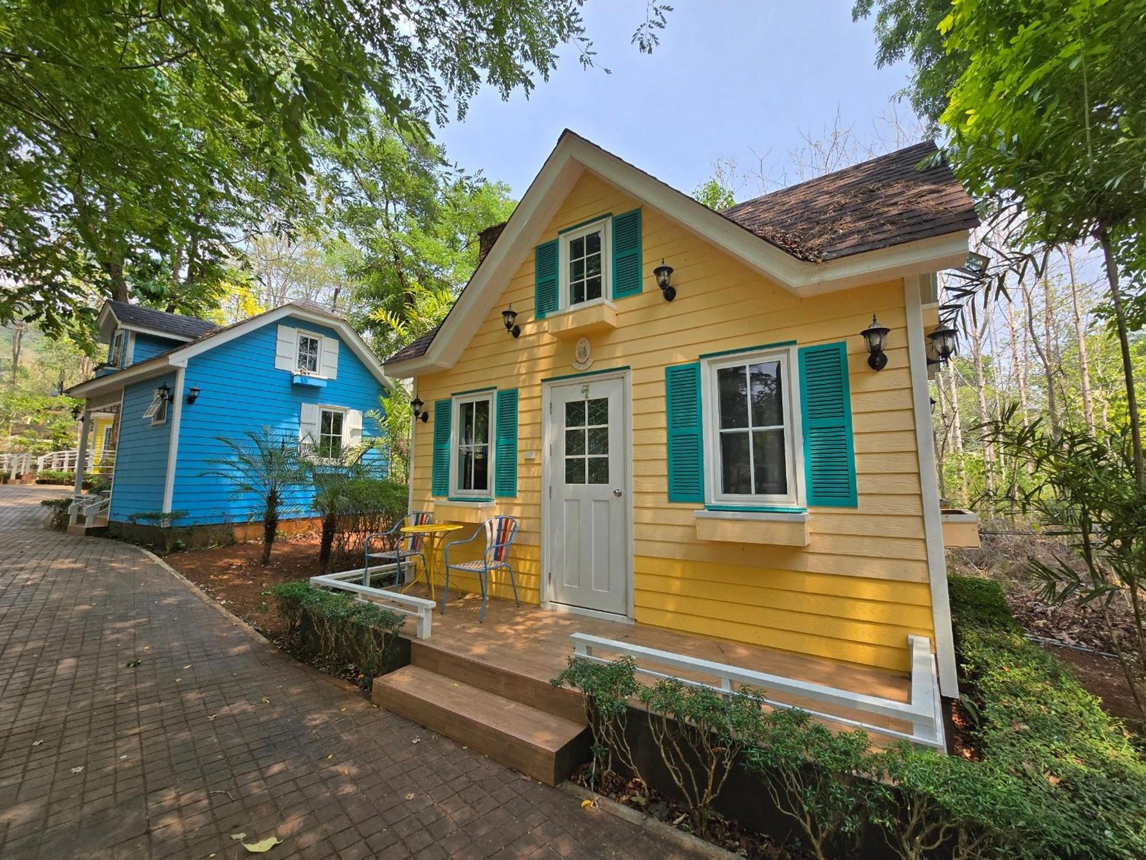 Family Bungalow - Photo 2