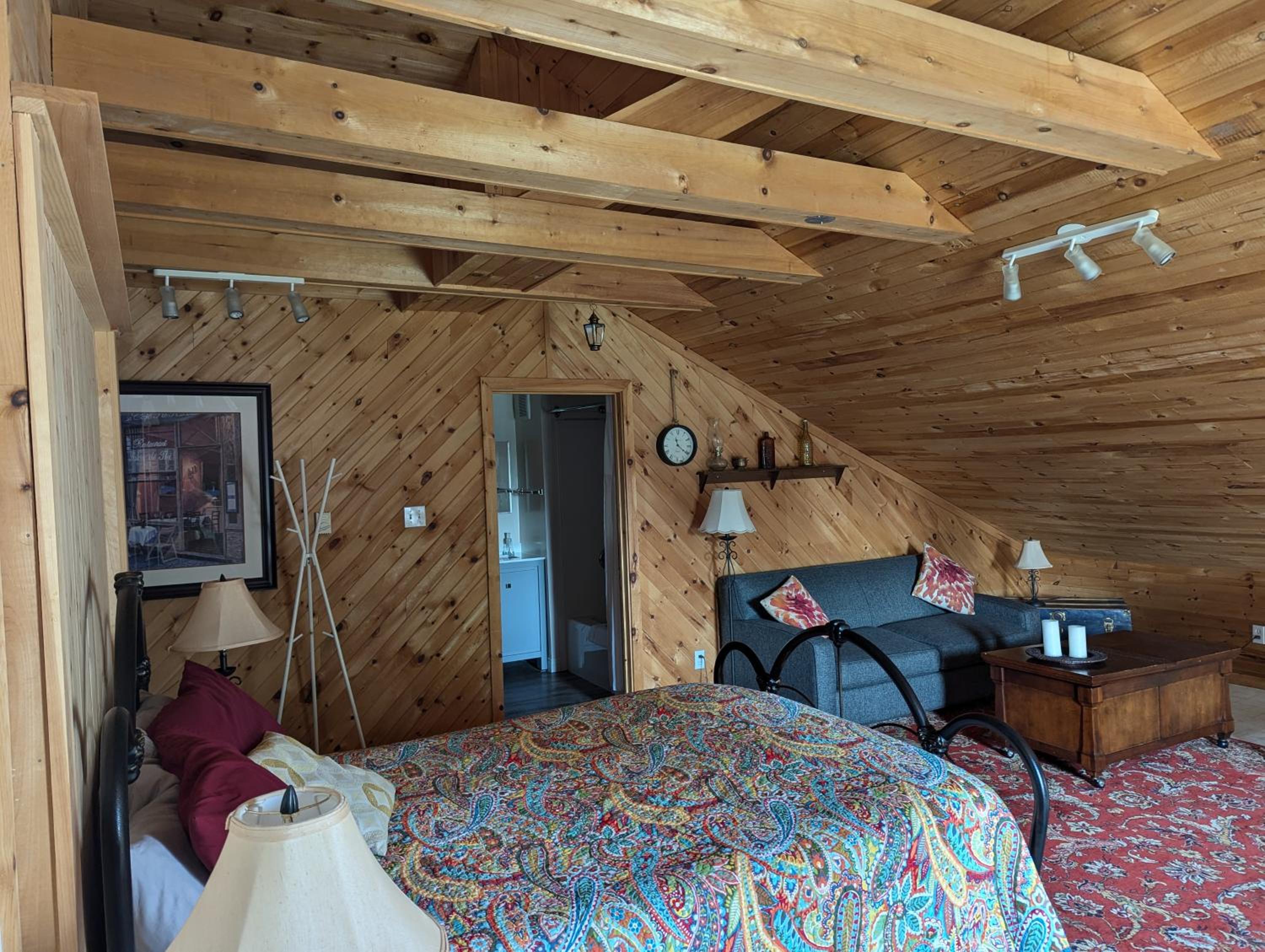 Deluxe Queen Suite photo 1