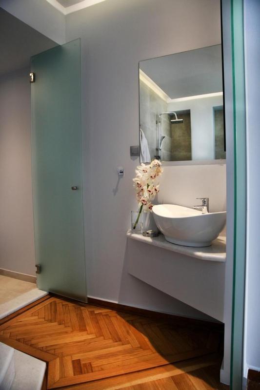 Deluxe Suite photo 2