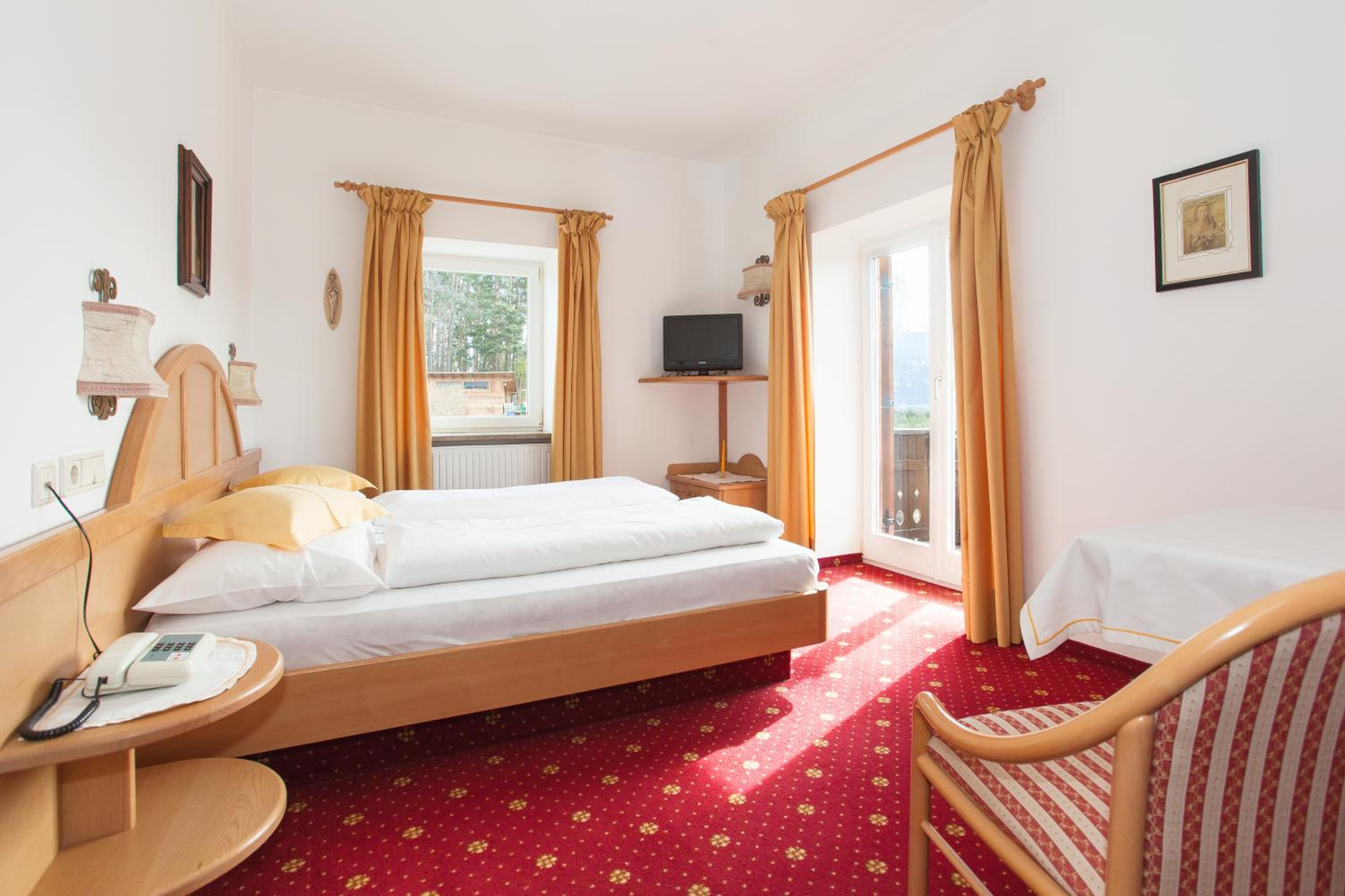 Double Room with Balcony - Photo 3