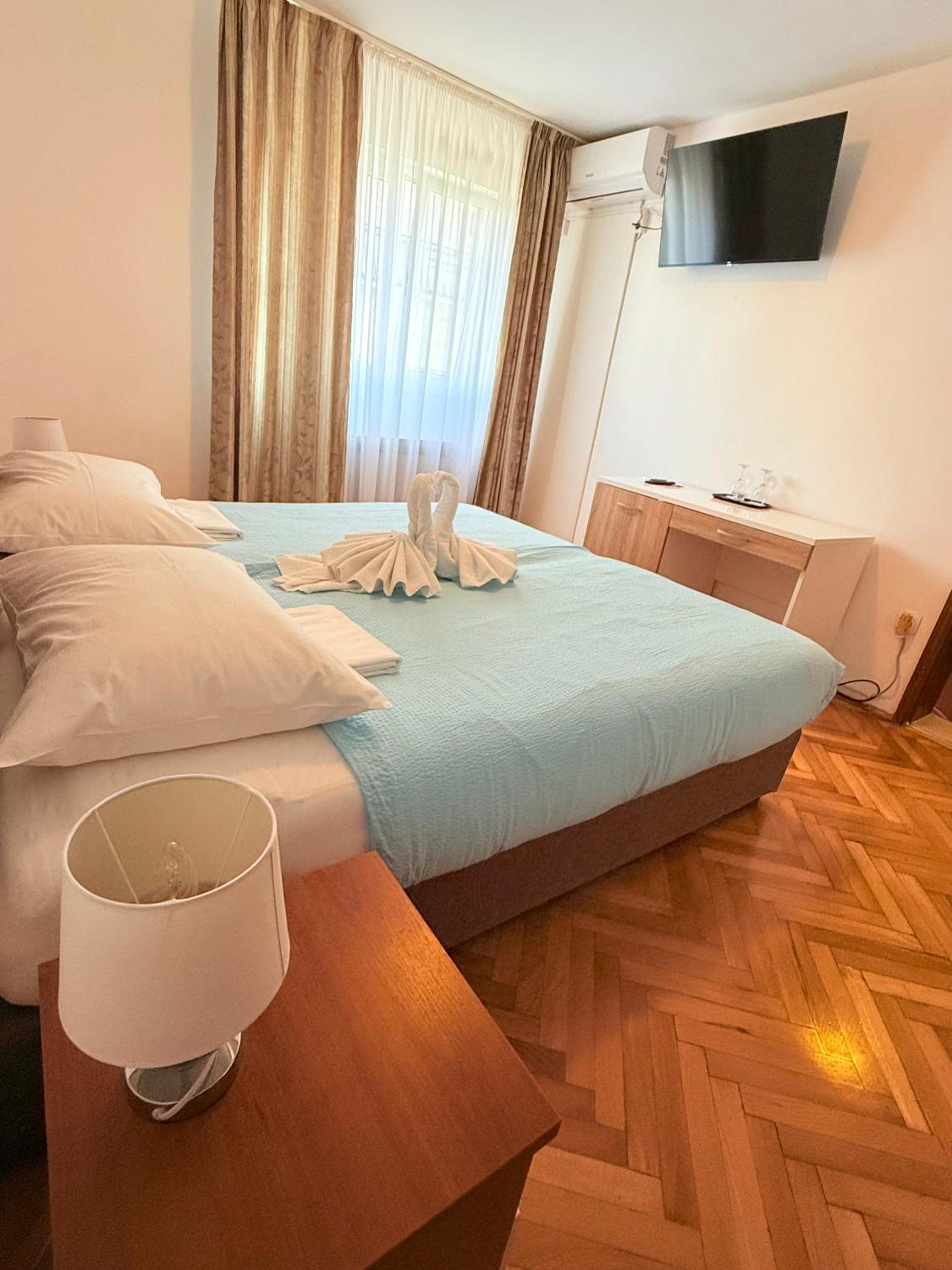 Double Room - Photo 5