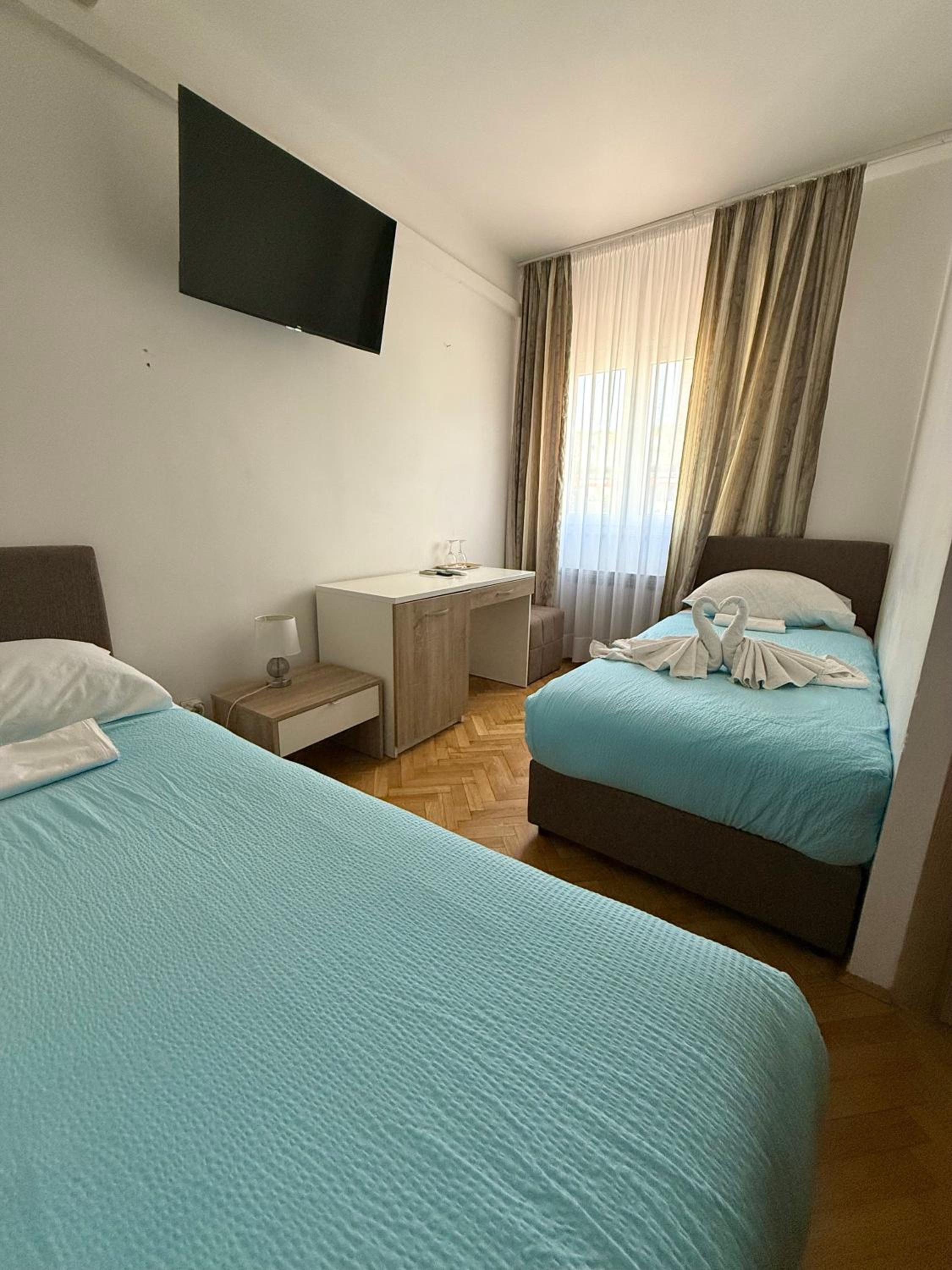 Budget Twin Room - Photo 1