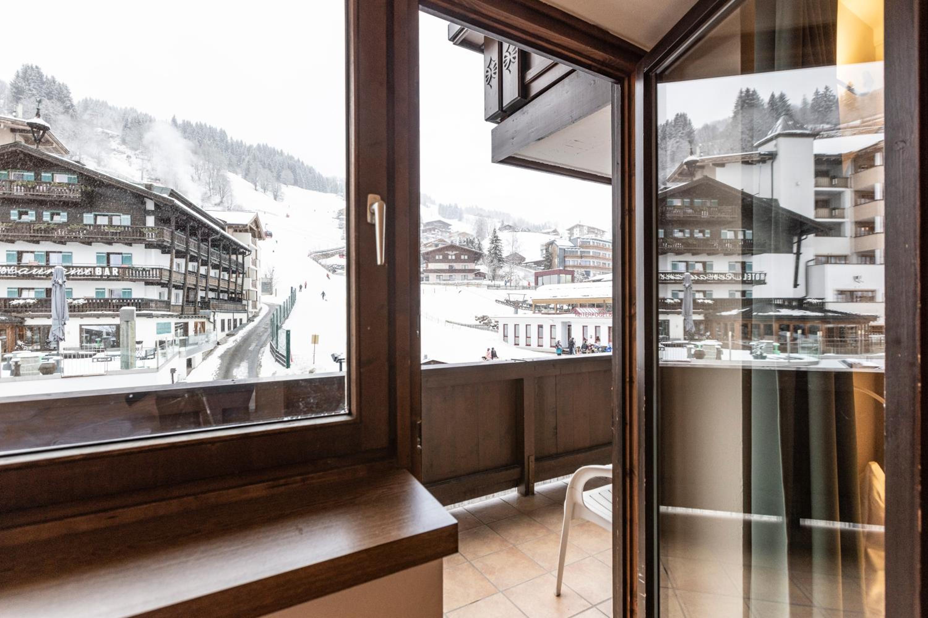 Single Room with Balcony photo 2
