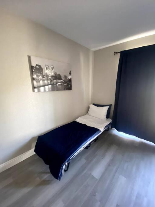 Four-Bedroom House photo 3