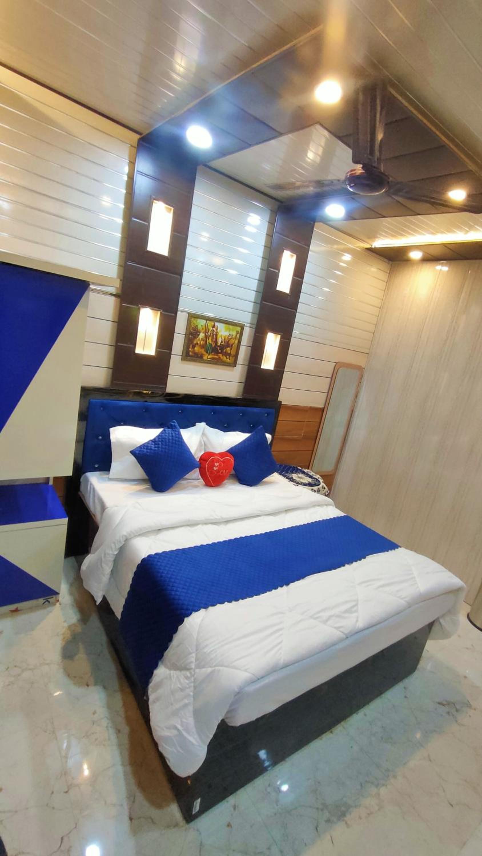 Deluxe Double Room (2 Adults + 1 Child) photo 1