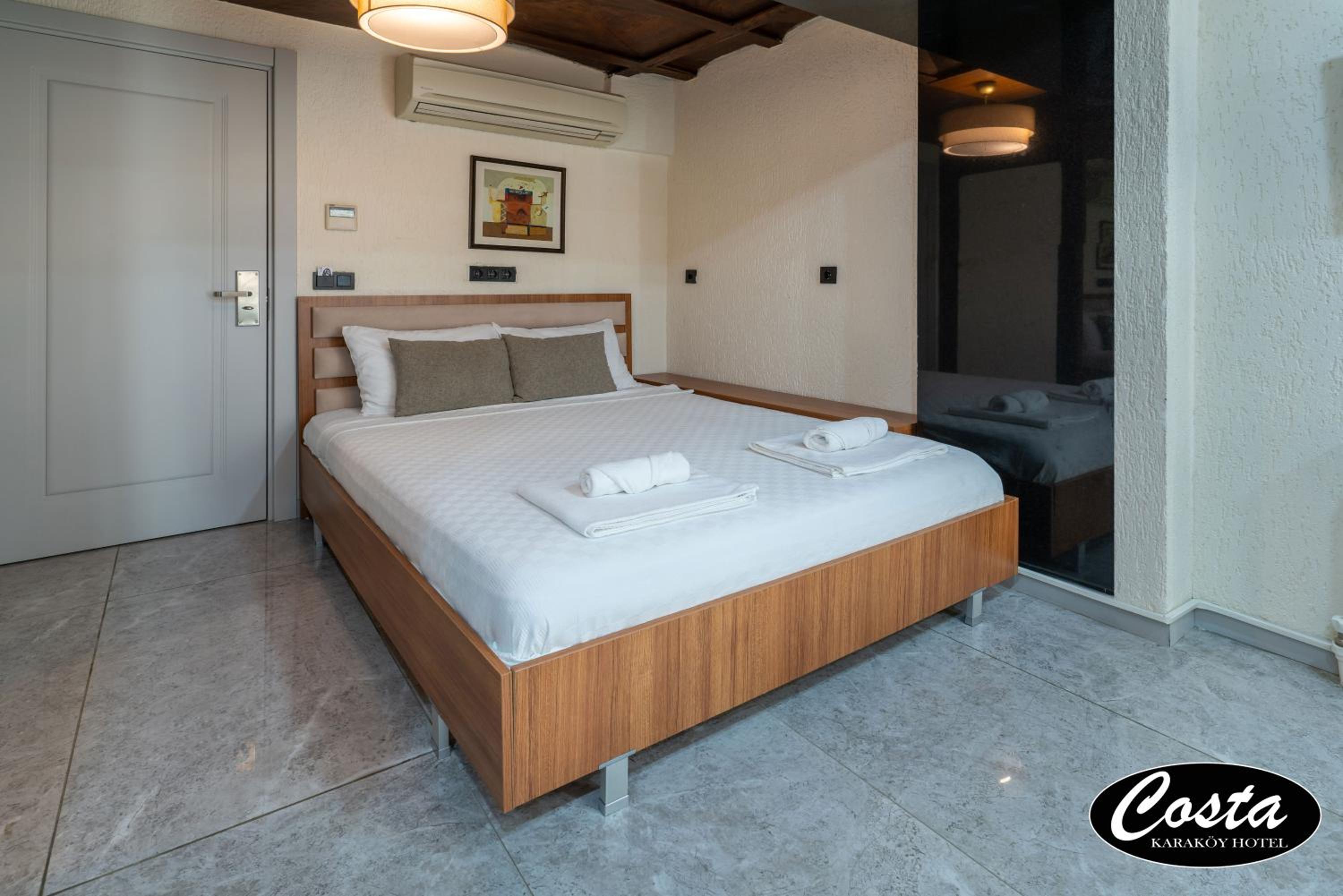 Deluxe Double Room with Balcony photo 3