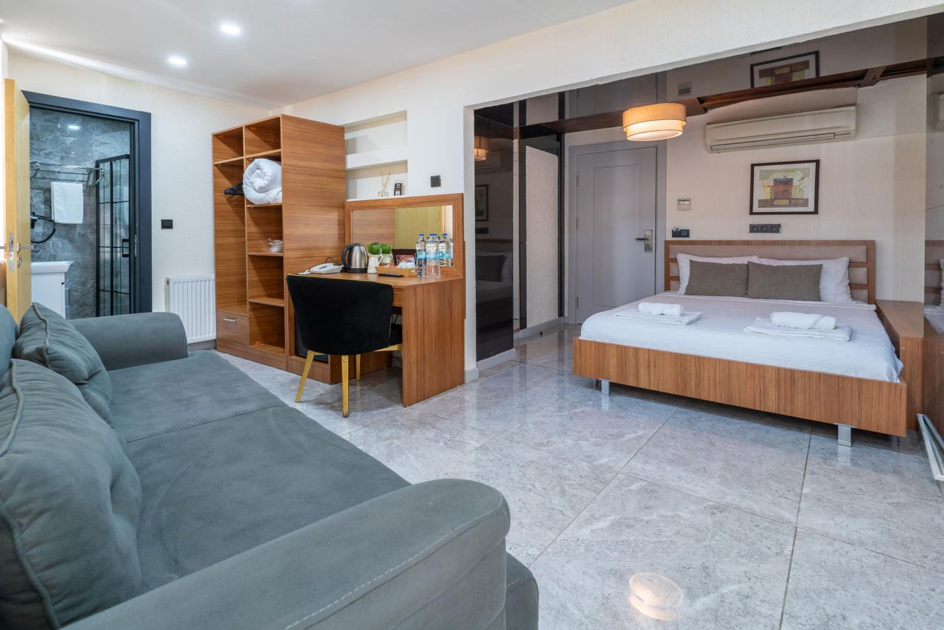 Deluxe Double Room with Balcony photo 1
