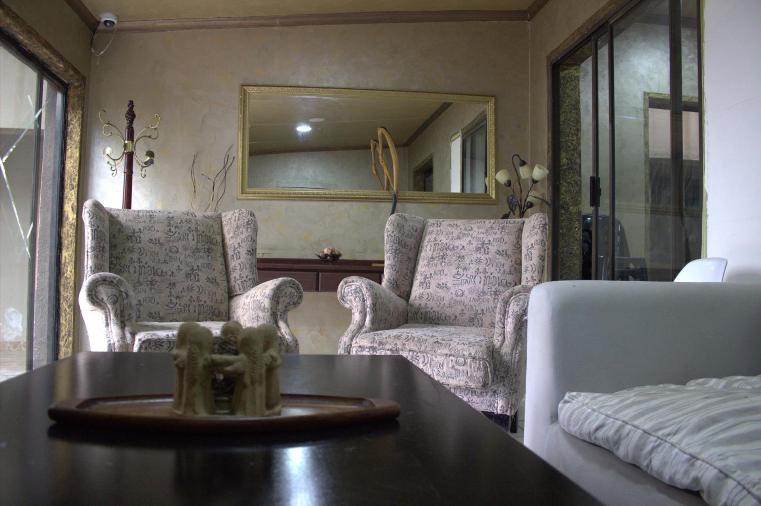 Family Room - Photo 8