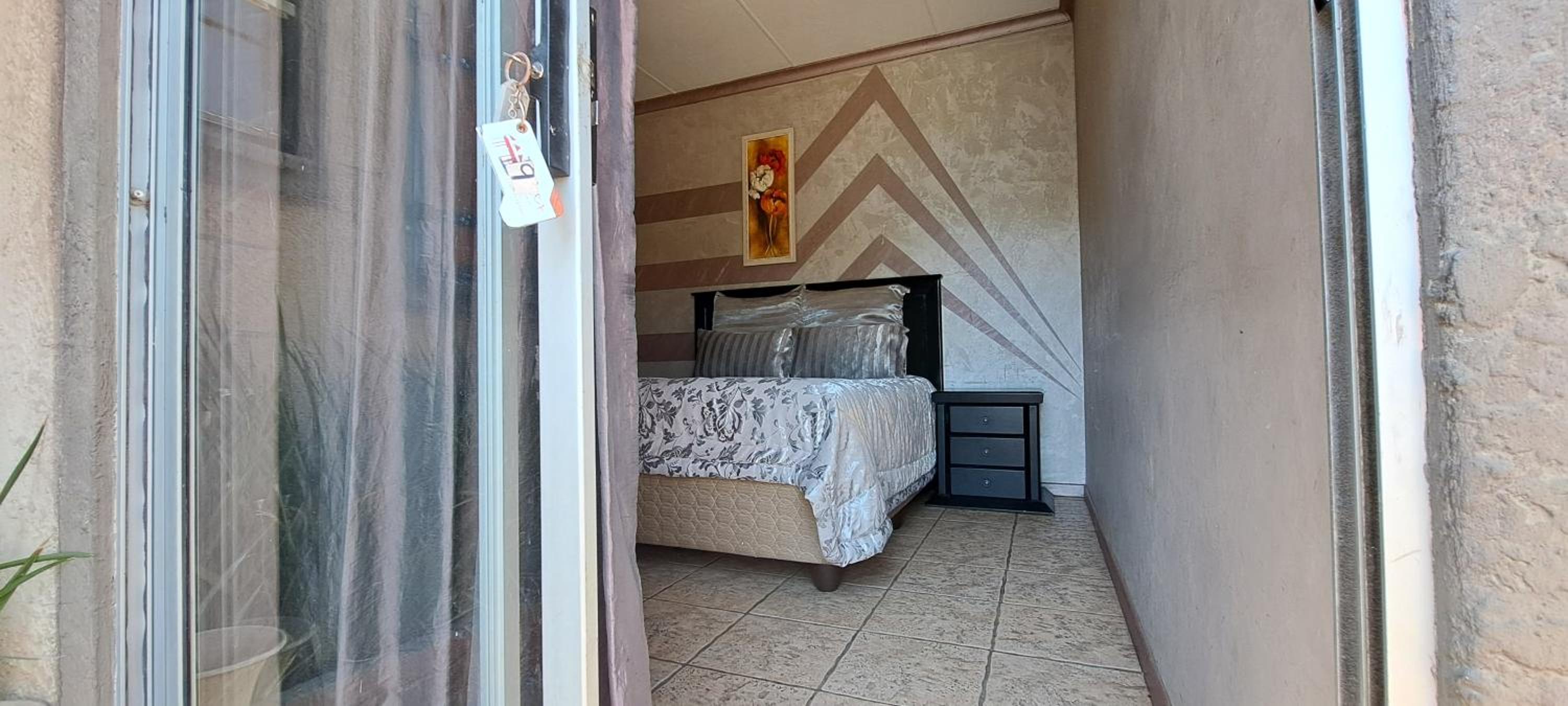 Family Room - Photo 2
