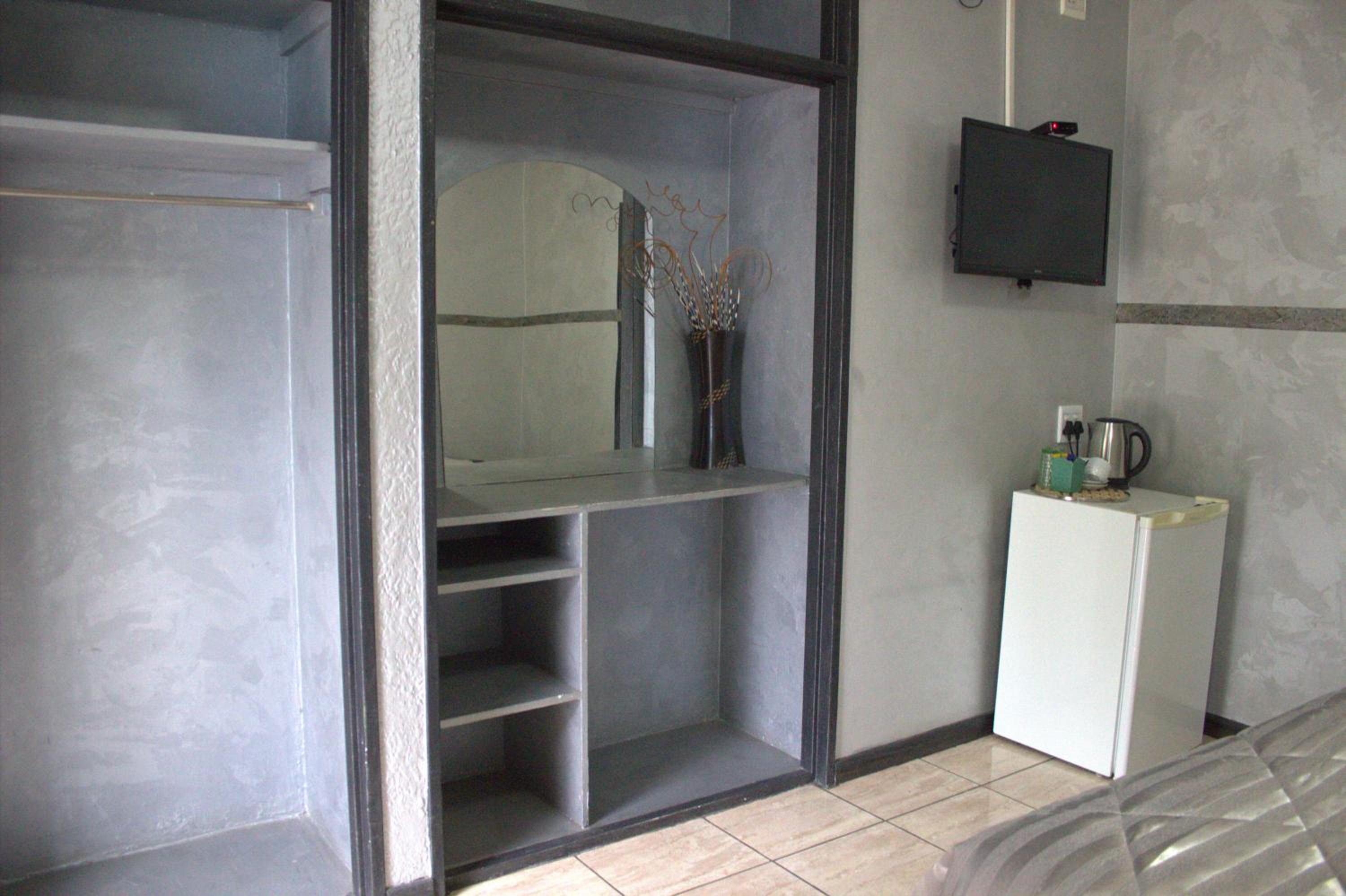 Family Room - Photo 5