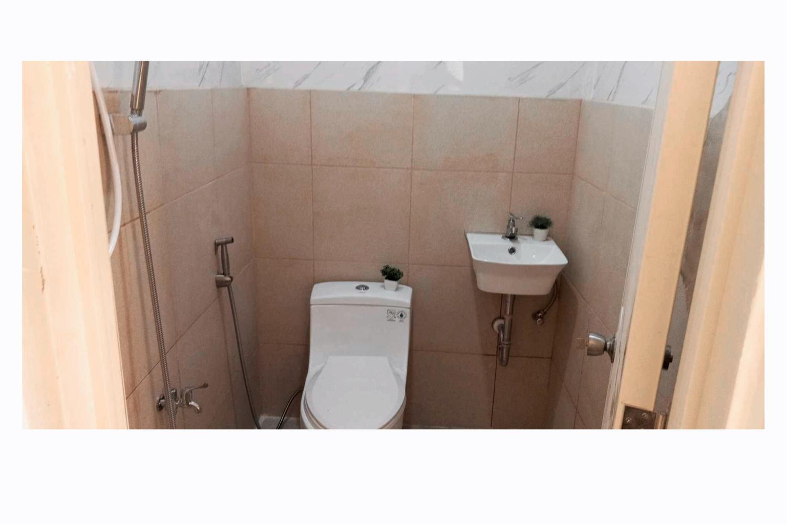 Family Room With Bathroom photo 3
