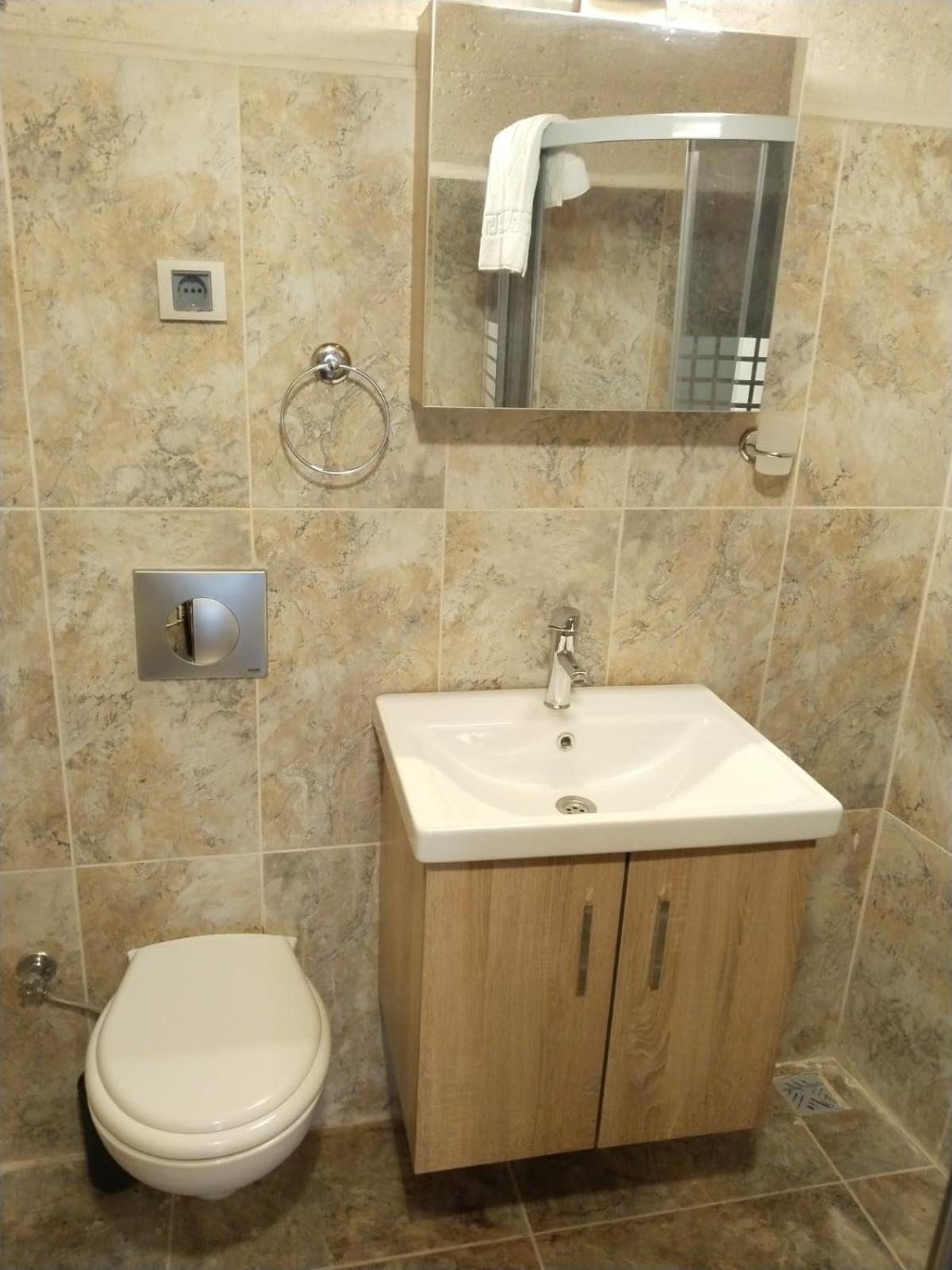Budget Twin Room - Photo 6