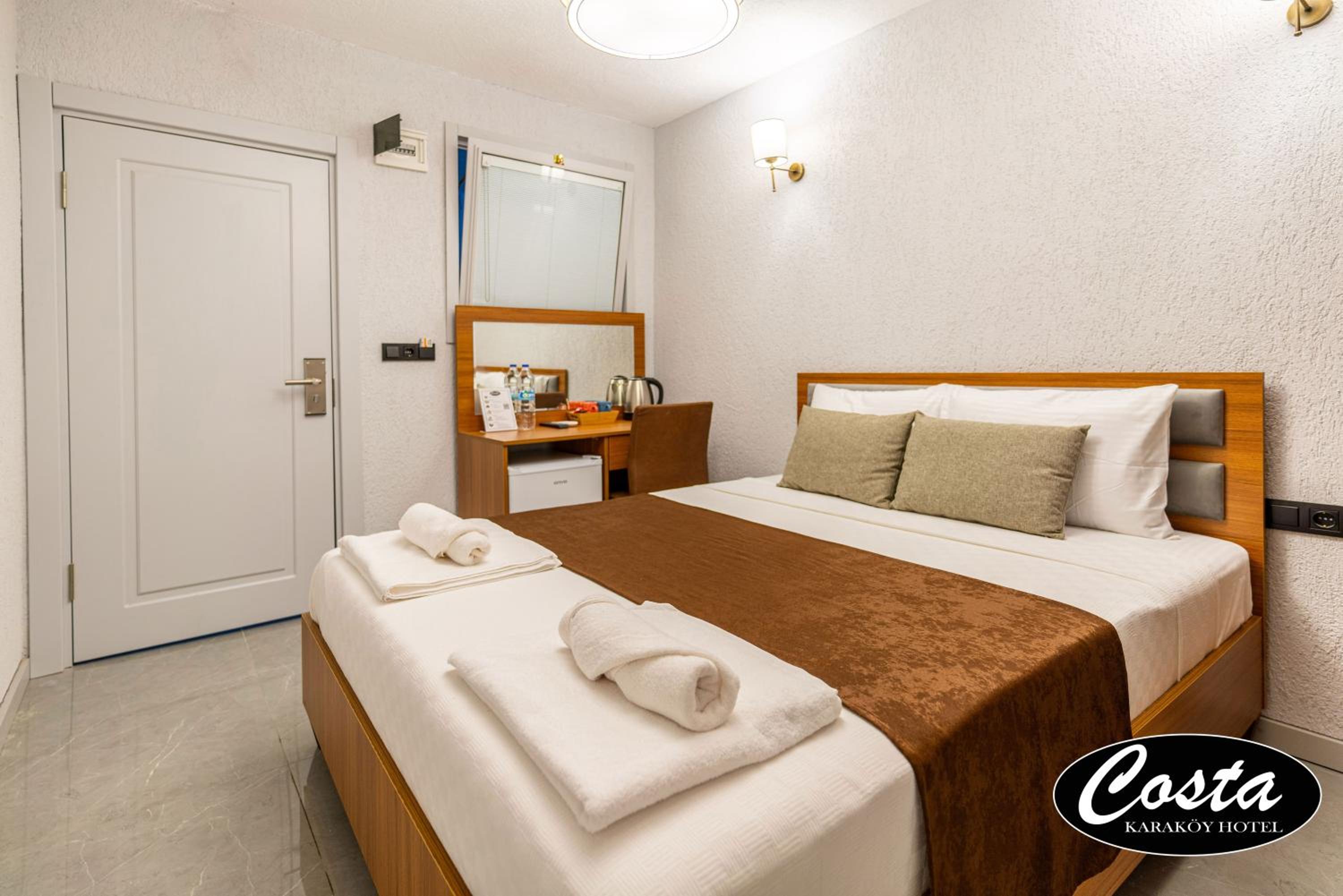 Economy Double Room with No Window photo 1