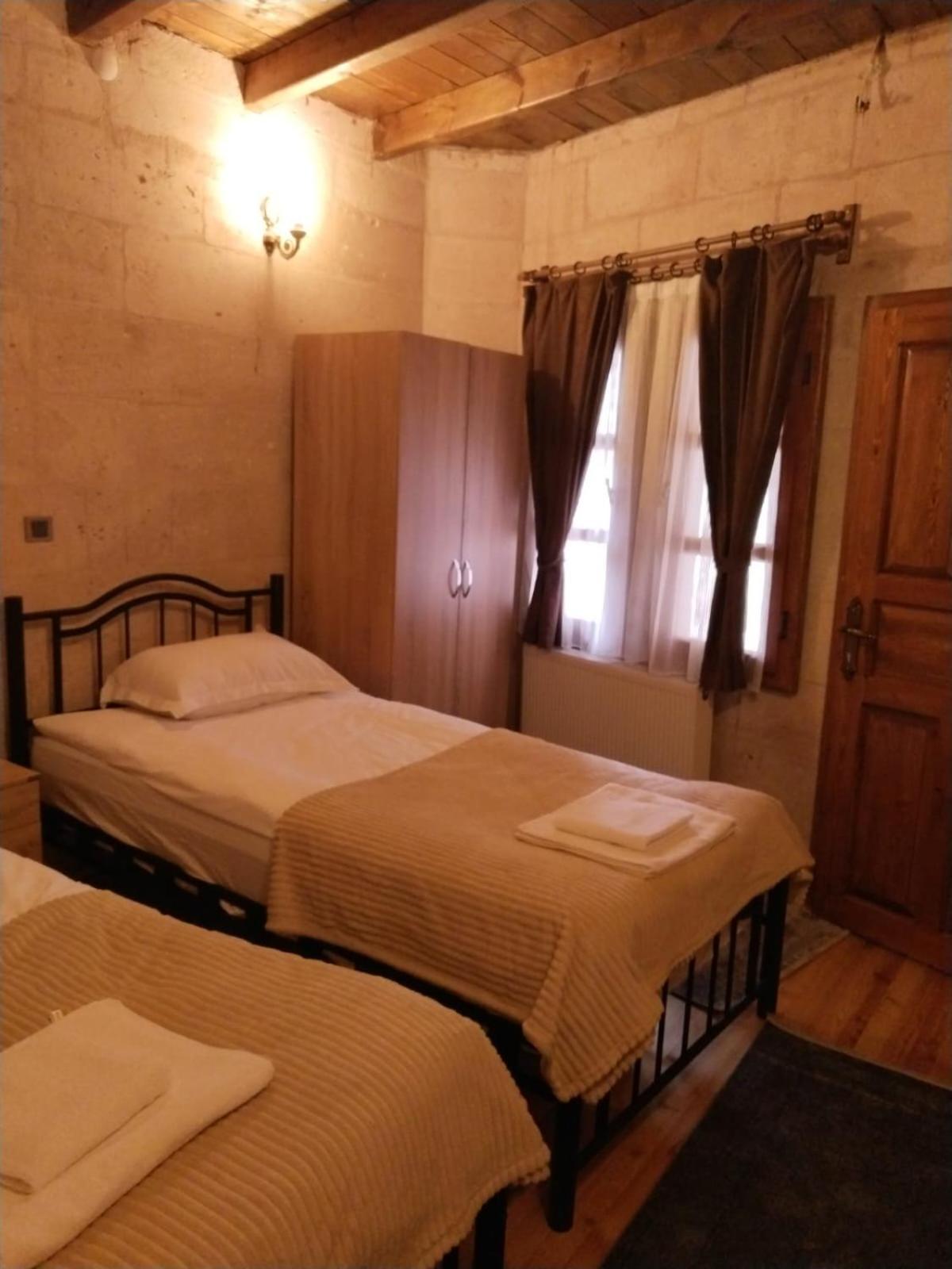 Budget Twin Room - Photo 3