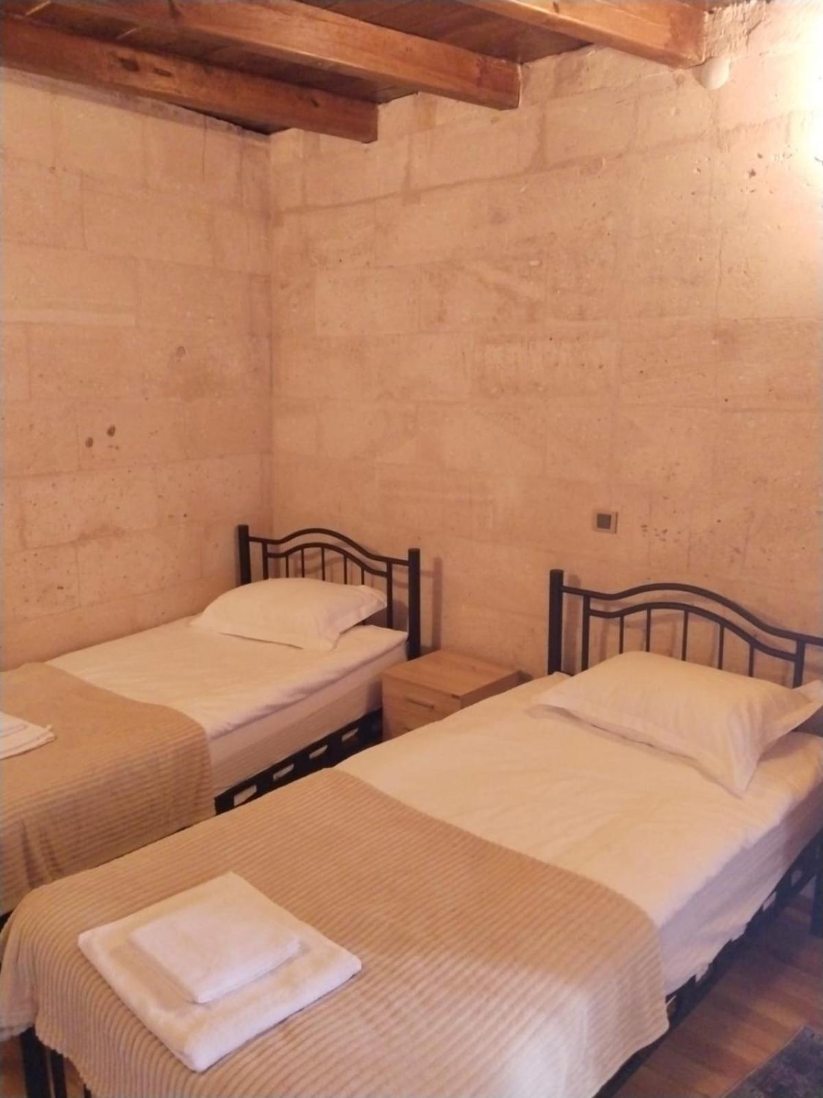 Budget Twin Room - Photo 7