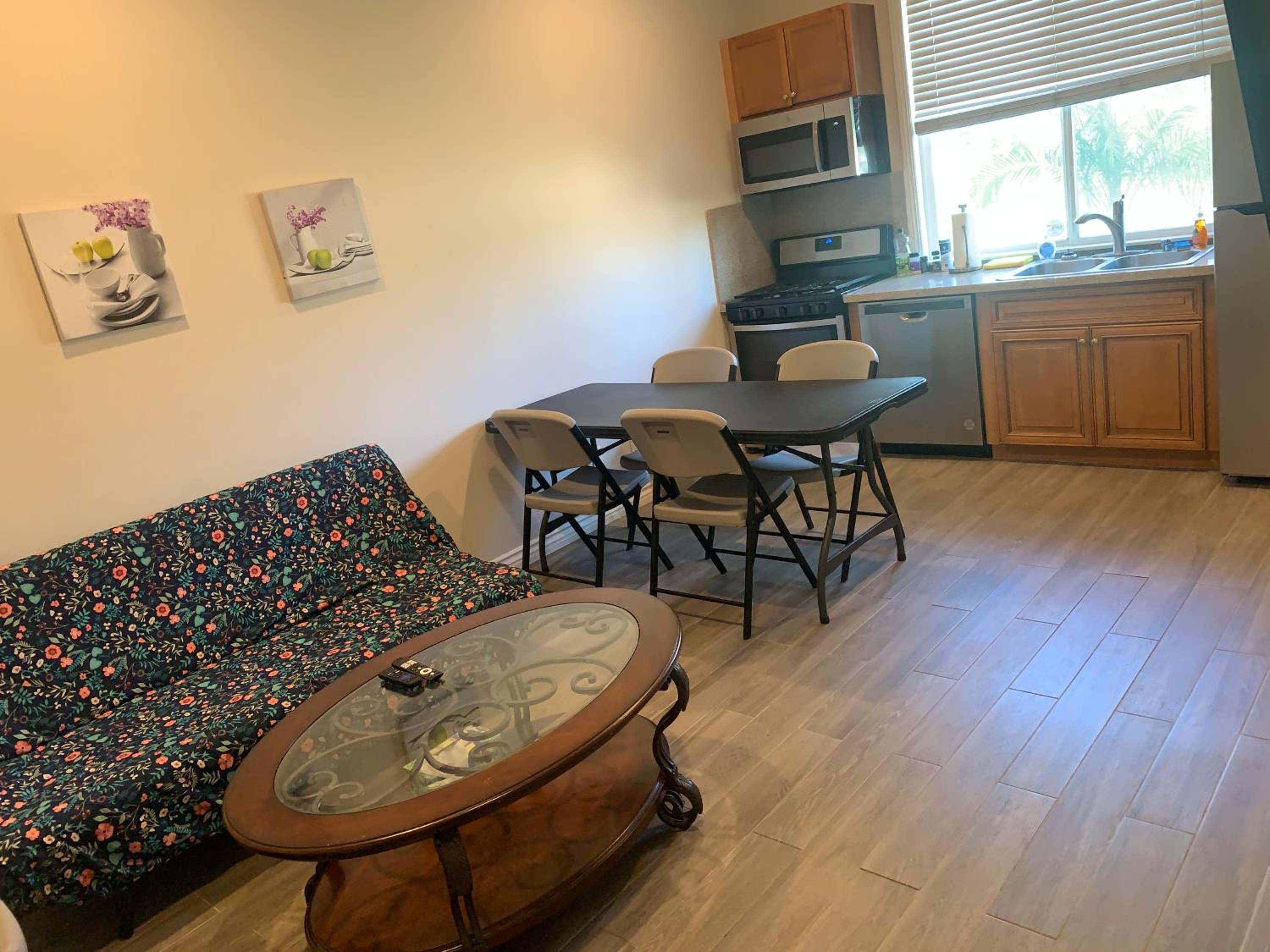 Deluxe King Suite photo 3