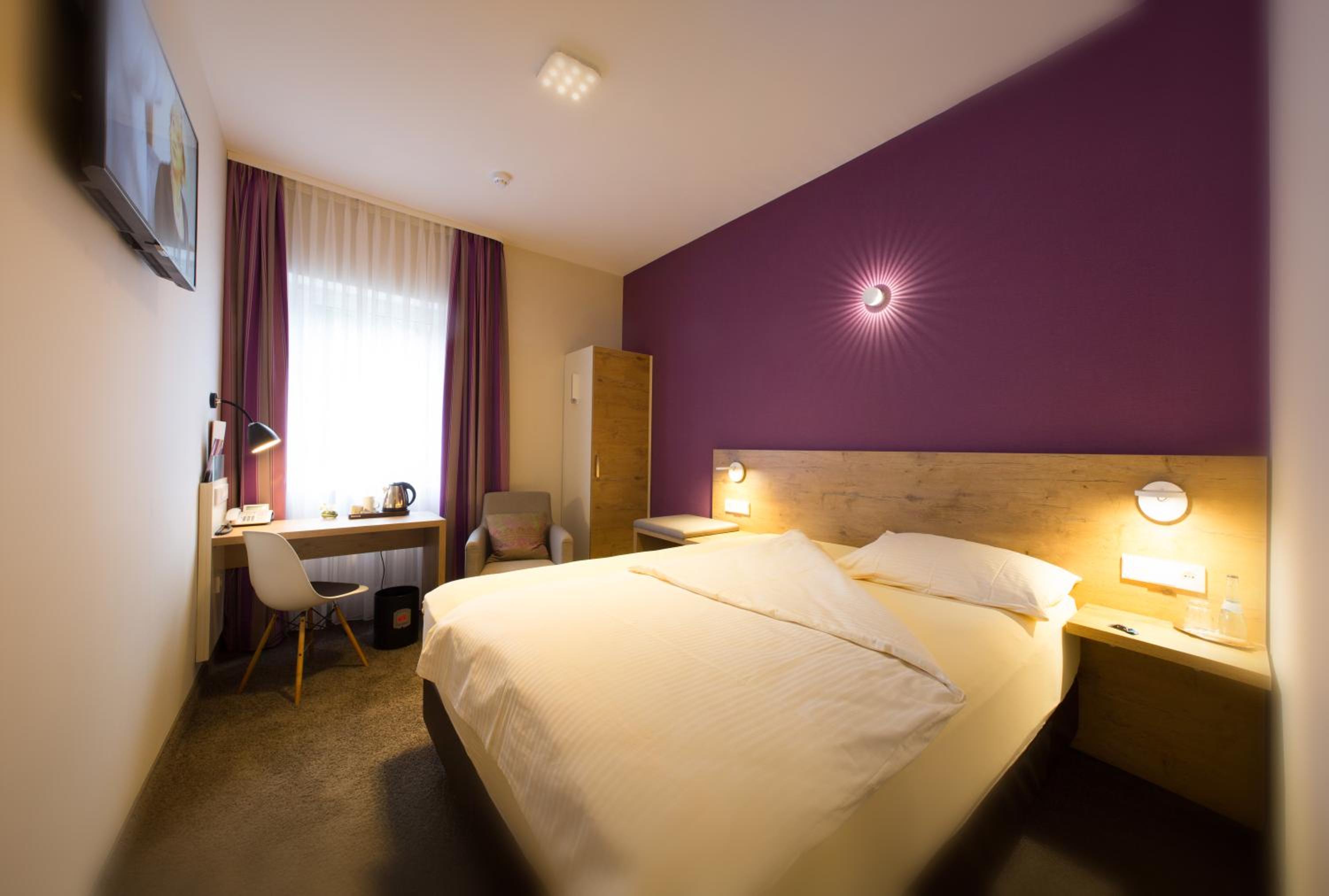 Queen Room - Photo 24