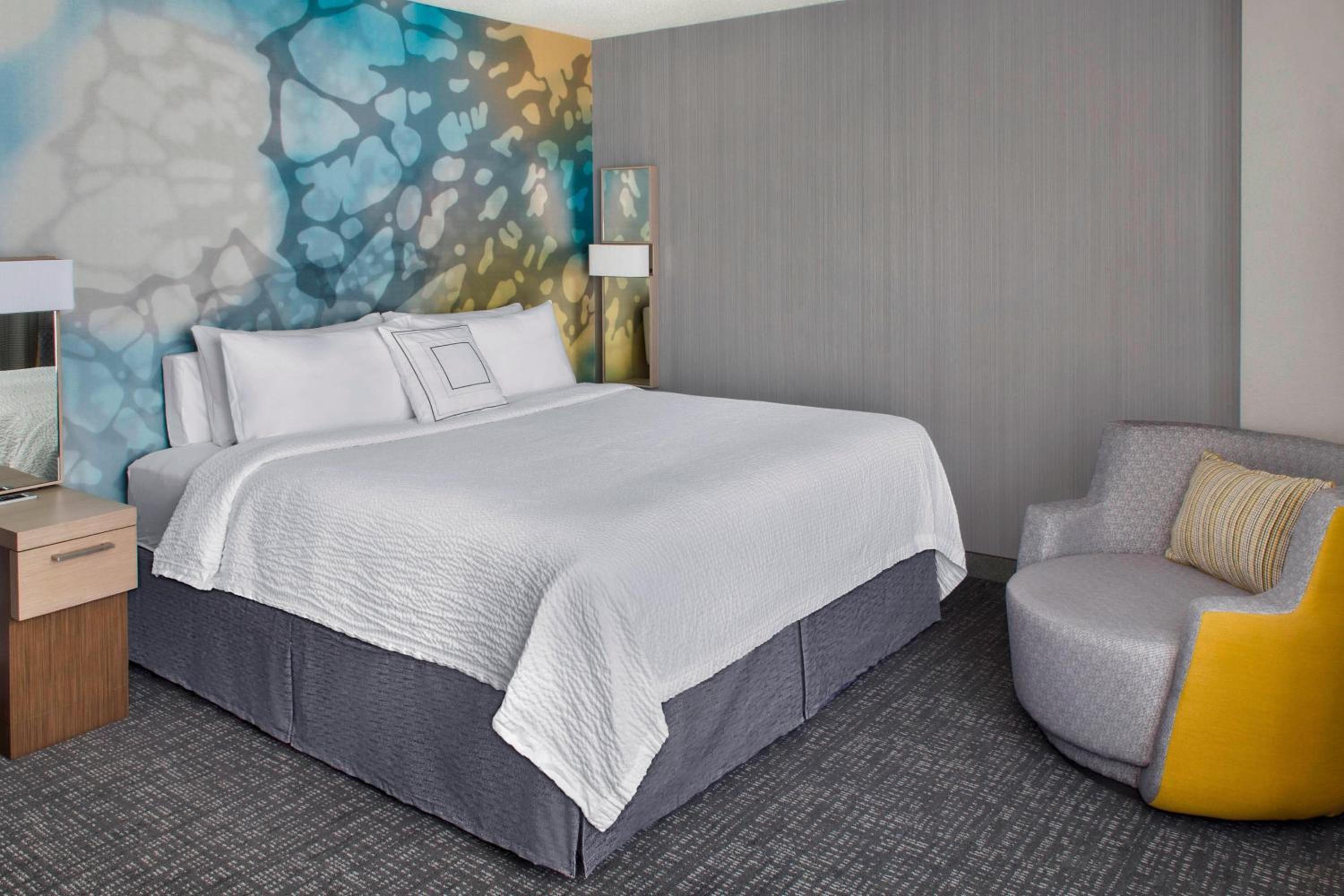 One-Bedroom King Suite - Photo 3
